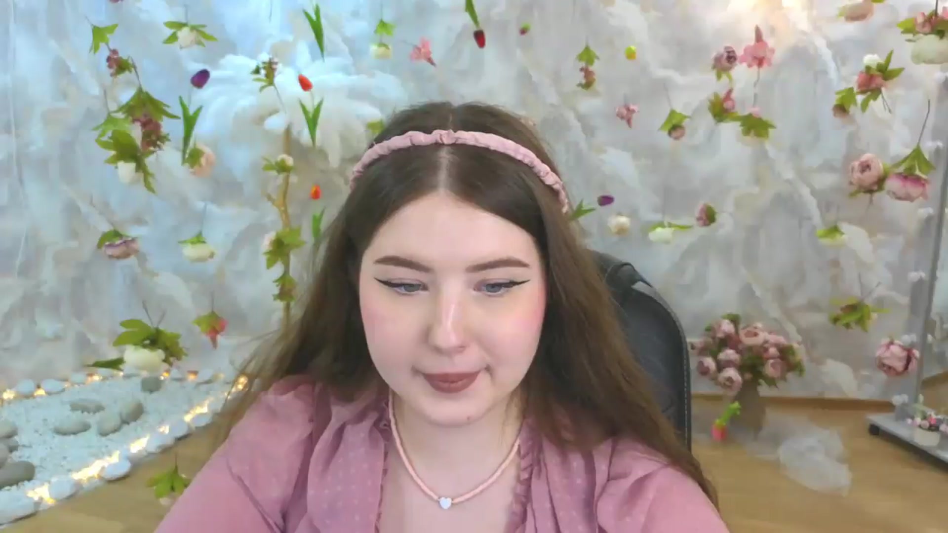 Gallery image thumbnail from EnigmaVeil's myfreecams stream on, 06/09/2026, 09:08 image 6 of 20