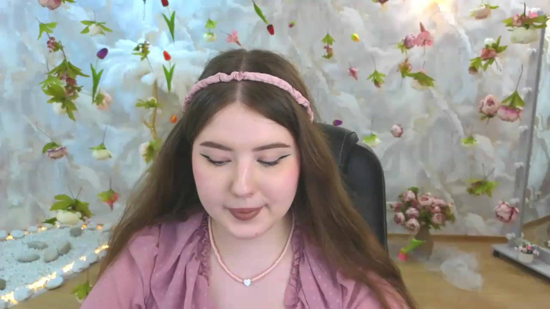 Gallery image thumbnail from EnigmaVeil's myfreecams stream on, 06/09/2026, 09:08 image 18 of 20