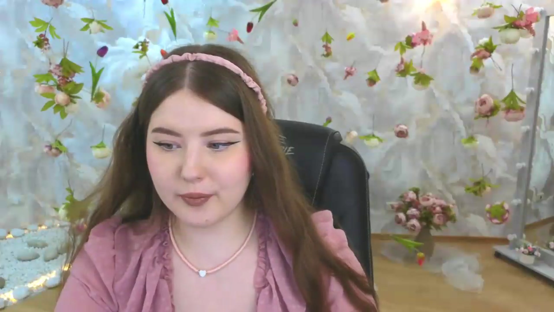 Gallery image thumbnail from EnigmaVeil's myfreecams stream on, 06/09/2026, 09:08 image 12 of 20