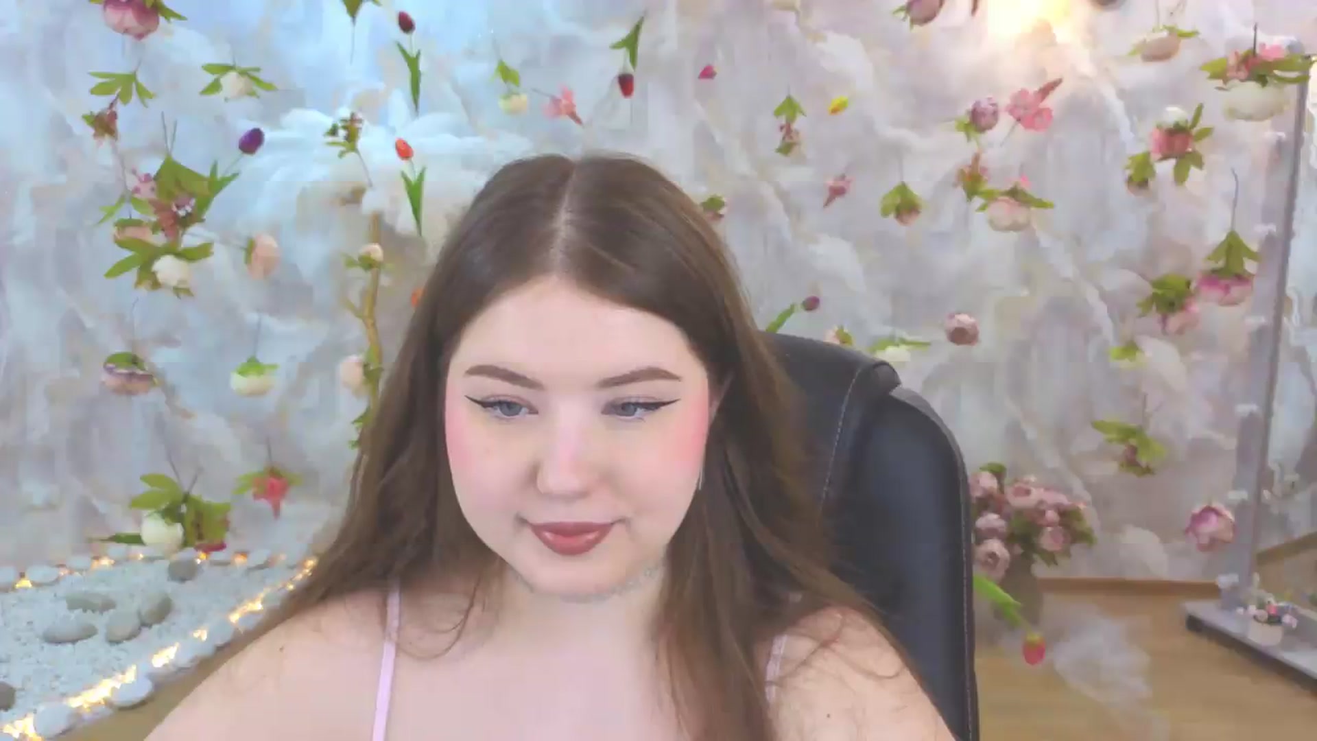 Gallery image thumbnail from EnigmaVeil's myfreecams stream on, 06/14/2026, 19:40 image 16 of 20