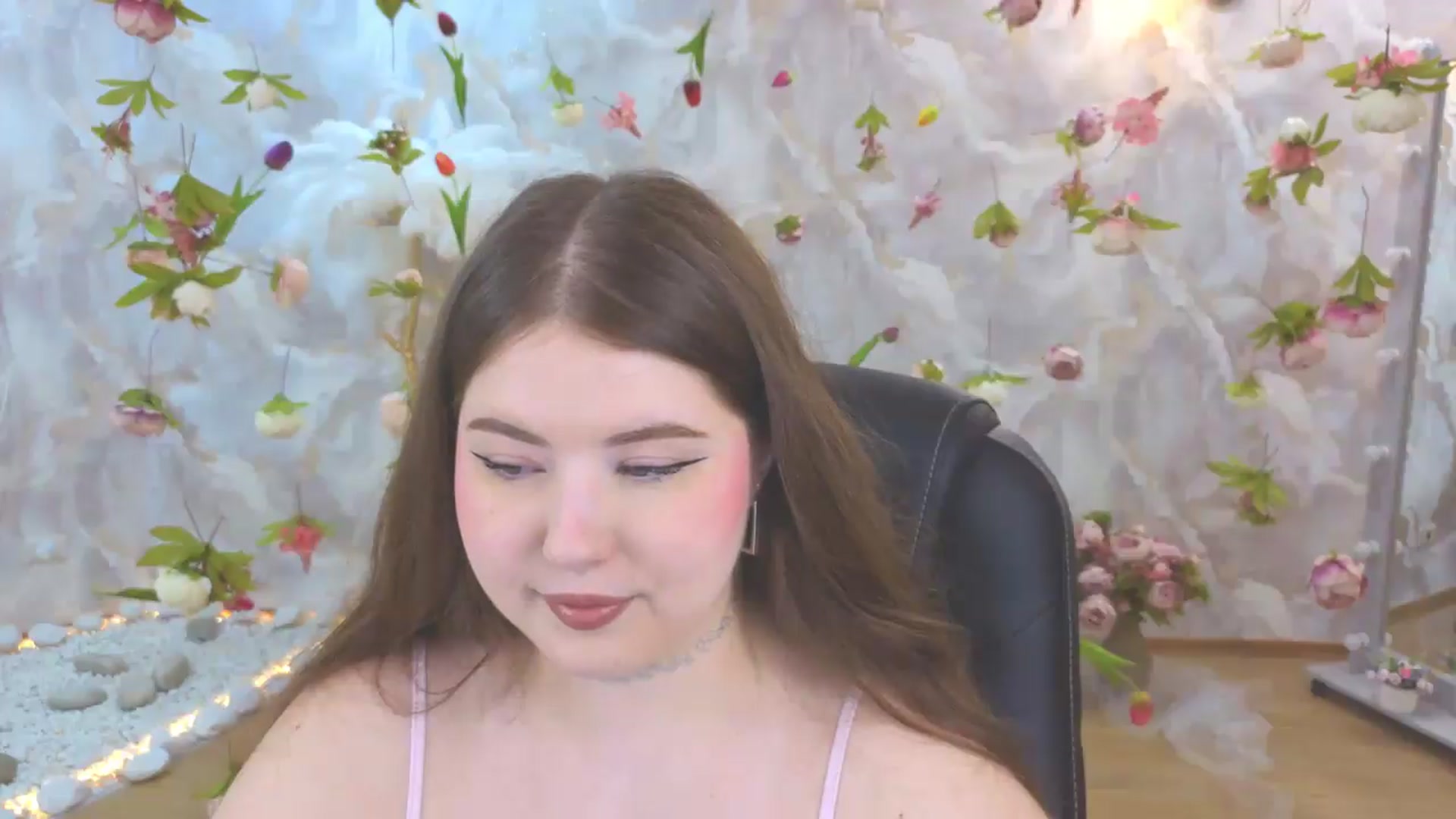 Gallery image thumbnail from EnigmaVeil's myfreecams stream on, 06/14/2026, 19:40 image 14 of 20