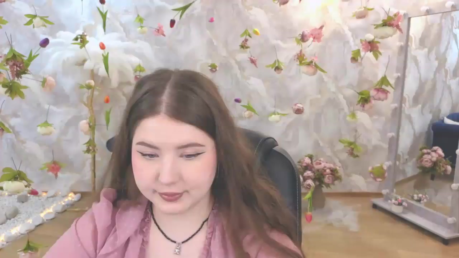 Gallery image thumbnail from EnigmaVeil's myfreecams stream on, 06/18/2026, 19:47 image 13 of 20