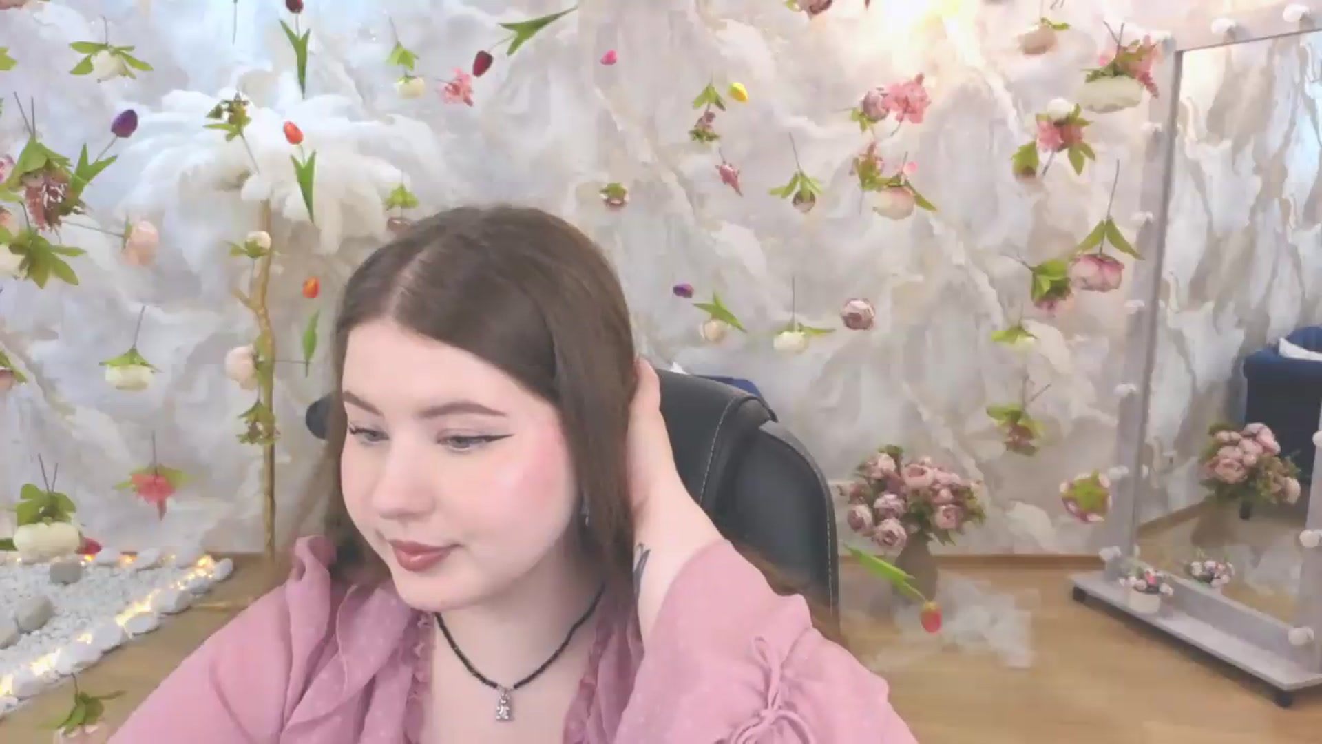 Gallery image thumbnail from EnigmaVeil's myfreecams stream on, 06/18/2026, 19:47 image 4 of 20