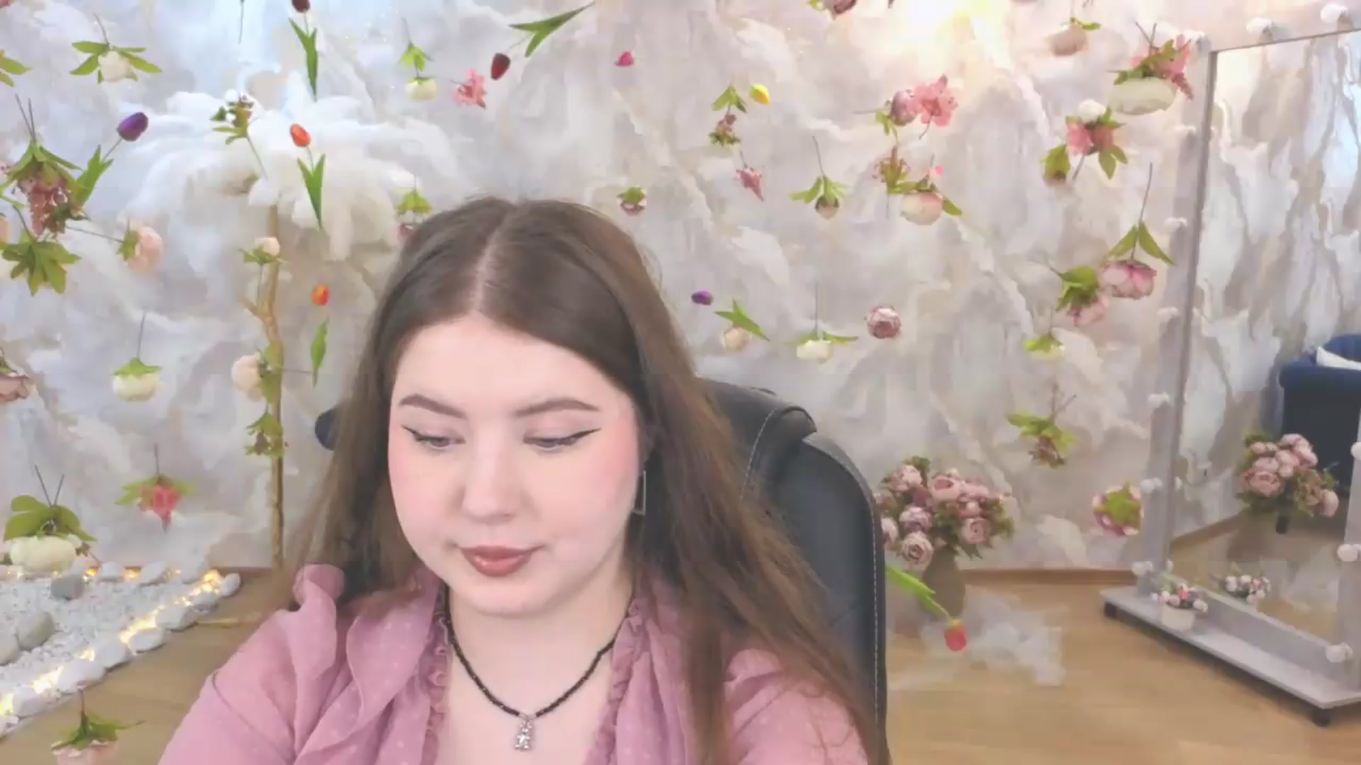 Gallery image thumbnail from EnigmaVeil's myfreecams stream on, 06/18/2026, 19:47 image 17 of 20