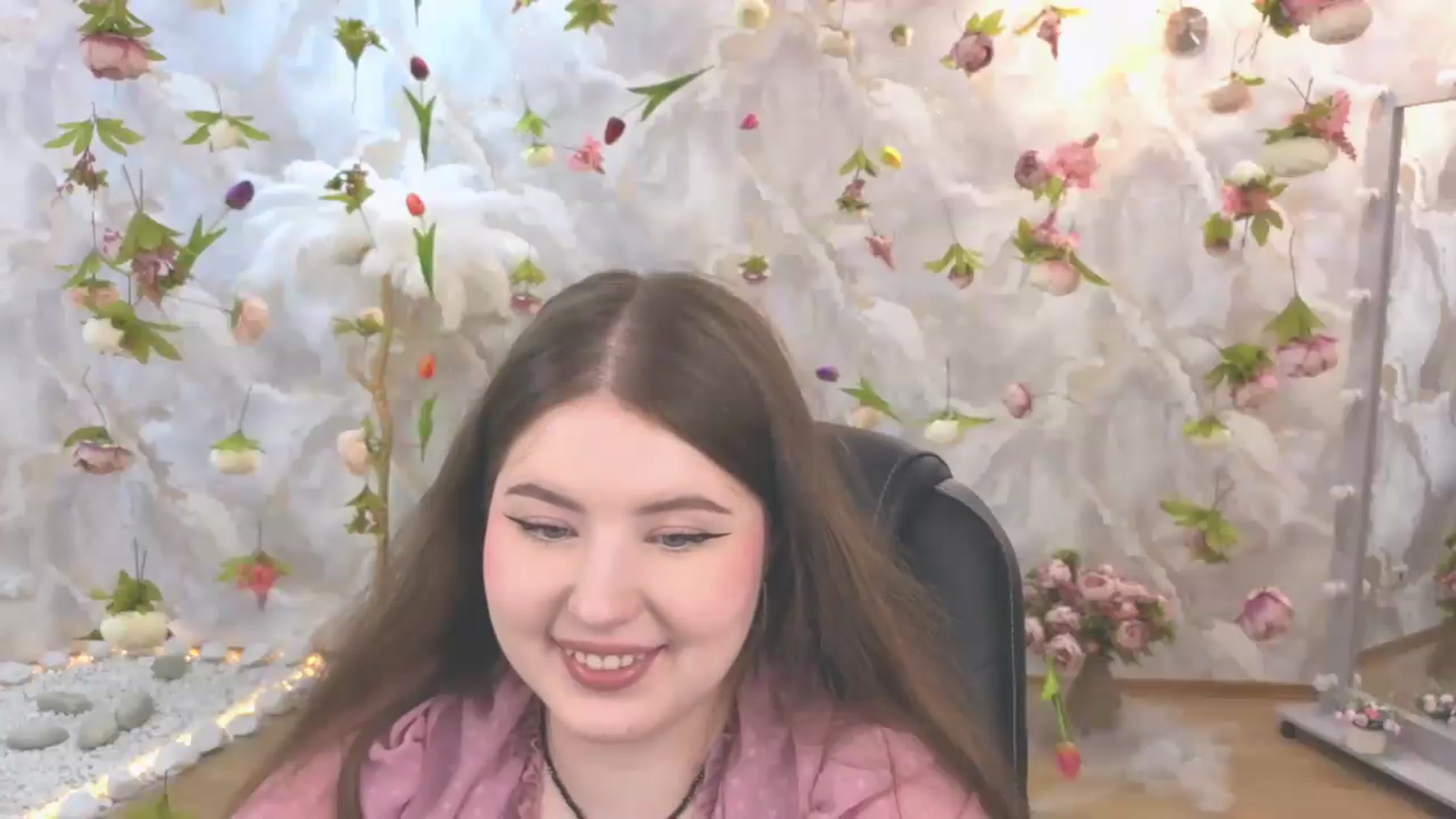 Gallery image thumbnail from EnigmaVeil's myfreecams stream on, 06/18/2026, 21:47 image 16 of 20