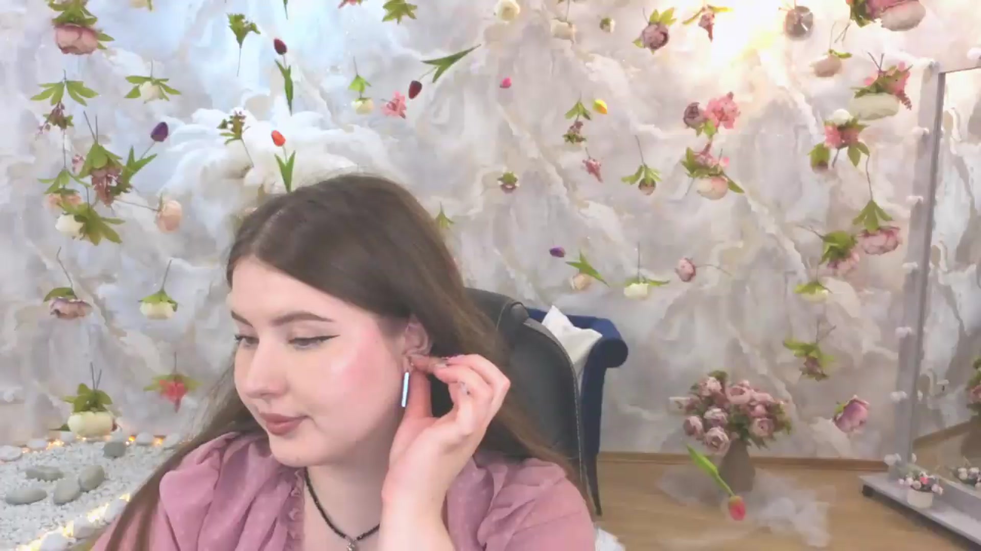 Gallery image thumbnail from EnigmaVeil's myfreecams stream on, 06/18/2026, 21:47 image 5 of 20