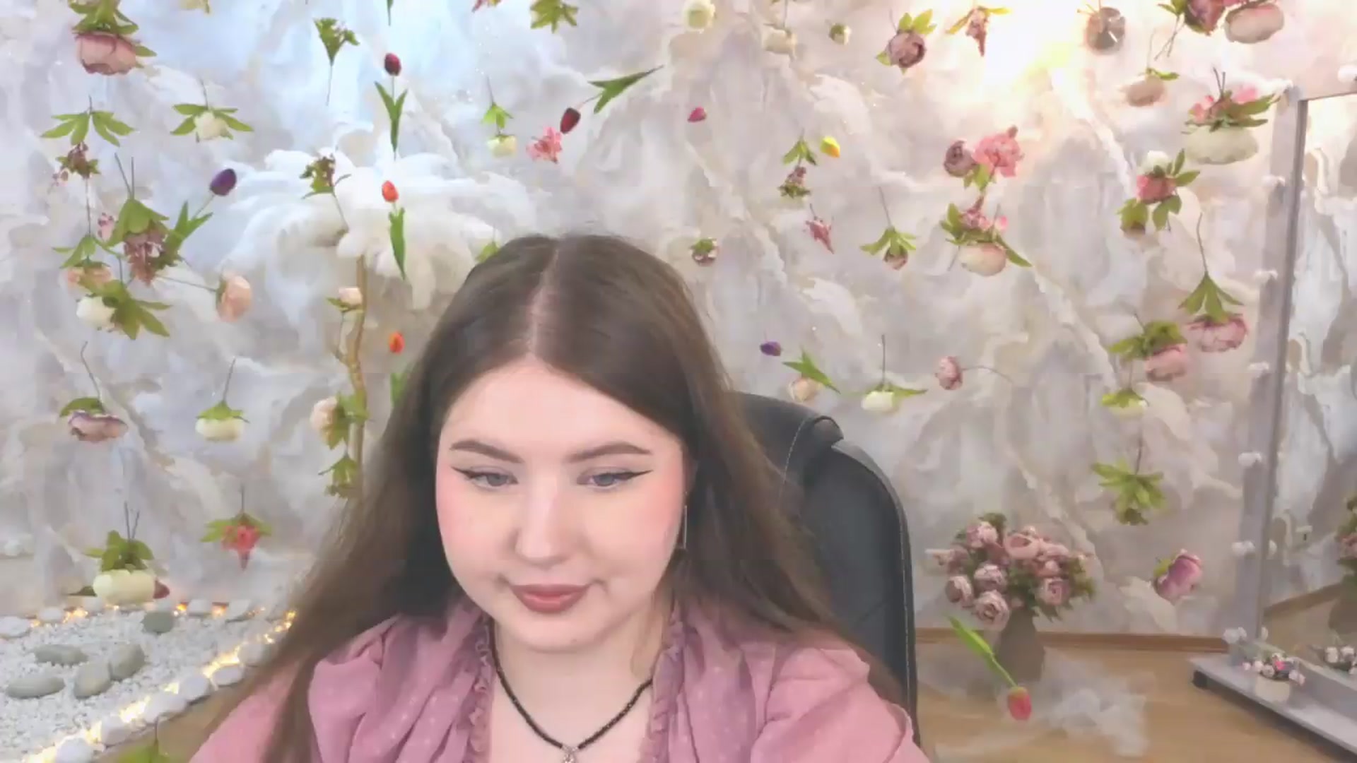 Gallery image thumbnail from EnigmaVeil's myfreecams stream on, 06/18/2026, 21:47 image 13 of 20