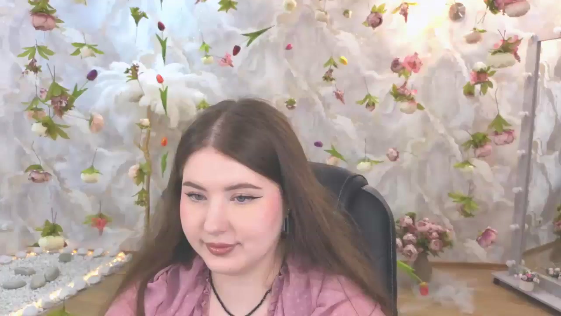 Gallery image thumbnail from EnigmaVeil's myfreecams stream on, 06/18/2026, 21:47 image 15 of 20