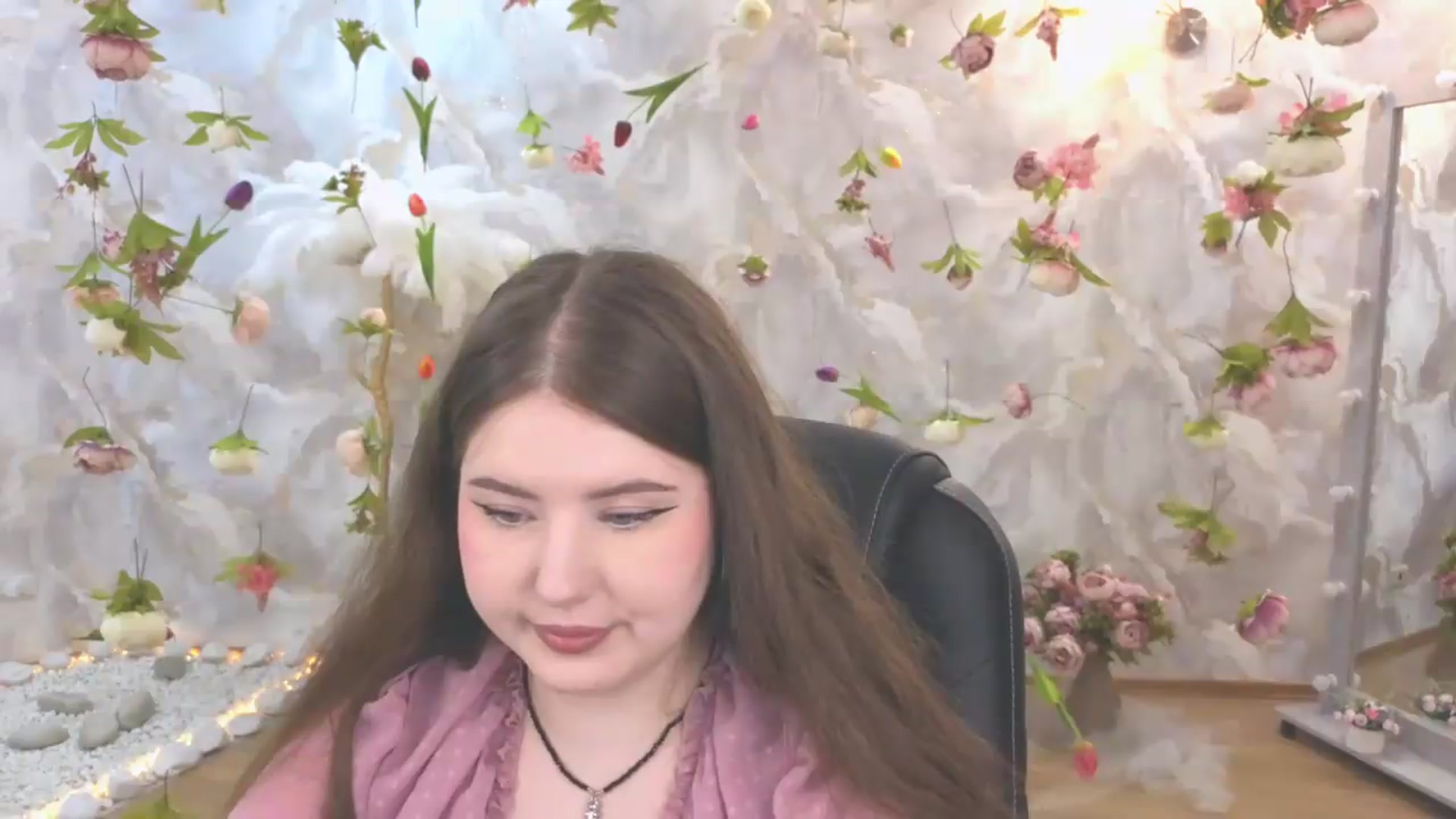 Gallery image thumbnail from EnigmaVeil's myfreecams stream on, 06/18/2026, 21:47 image 18 of 20