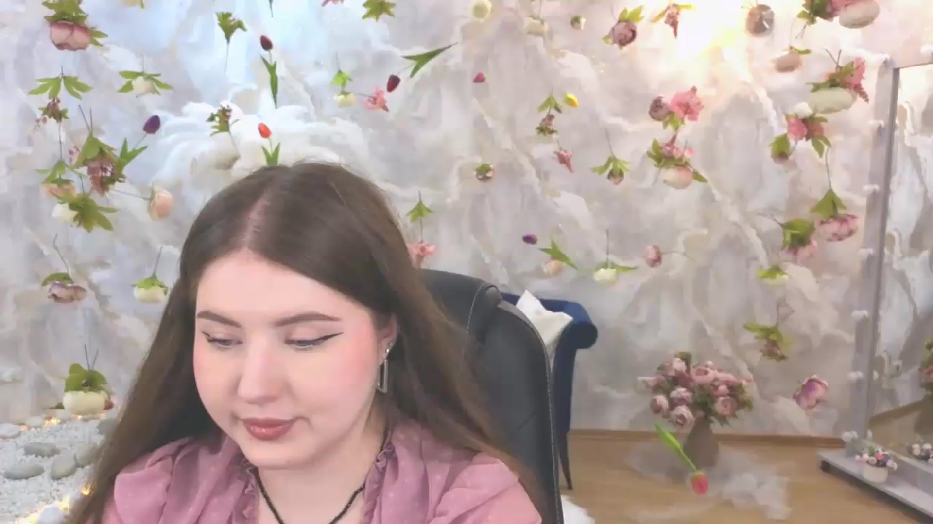 Gallery image thumbnail from EnigmaVeil's myfreecams stream on, 06/18/2026, 21:47 image 2 of 20