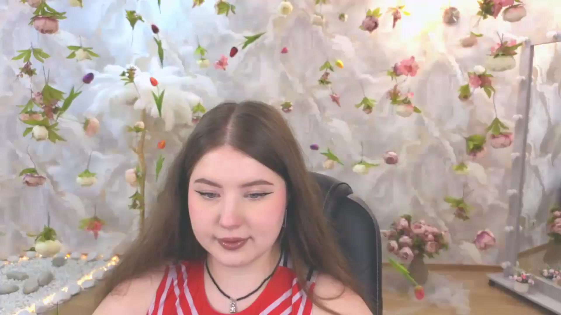 Gallery image thumbnail from EnigmaVeil's myfreecams stream on, 06/19/2026, 24:47 image 2 of 20
