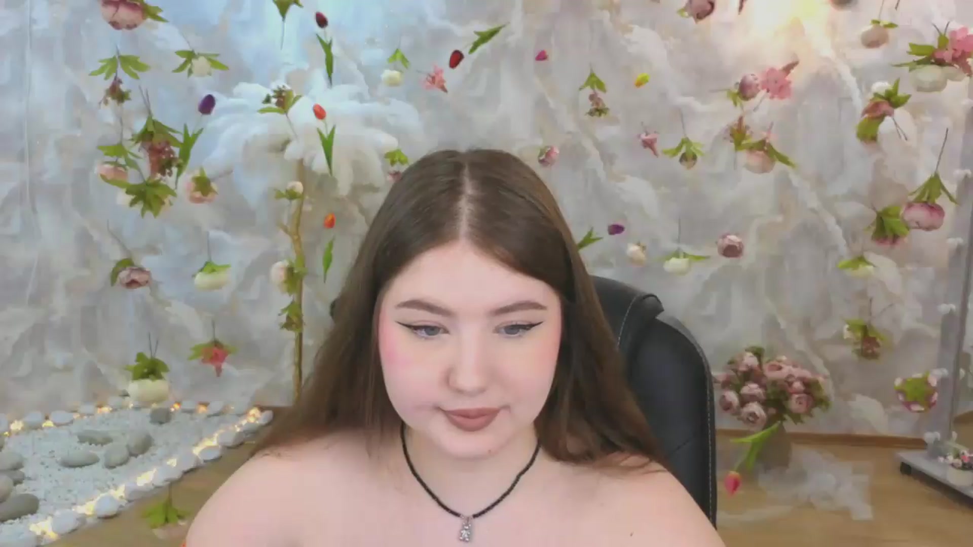 Gallery image thumbnail from EnigmaVeil's myfreecams stream on, 06/19/2026, 19:47 image 3 of 20