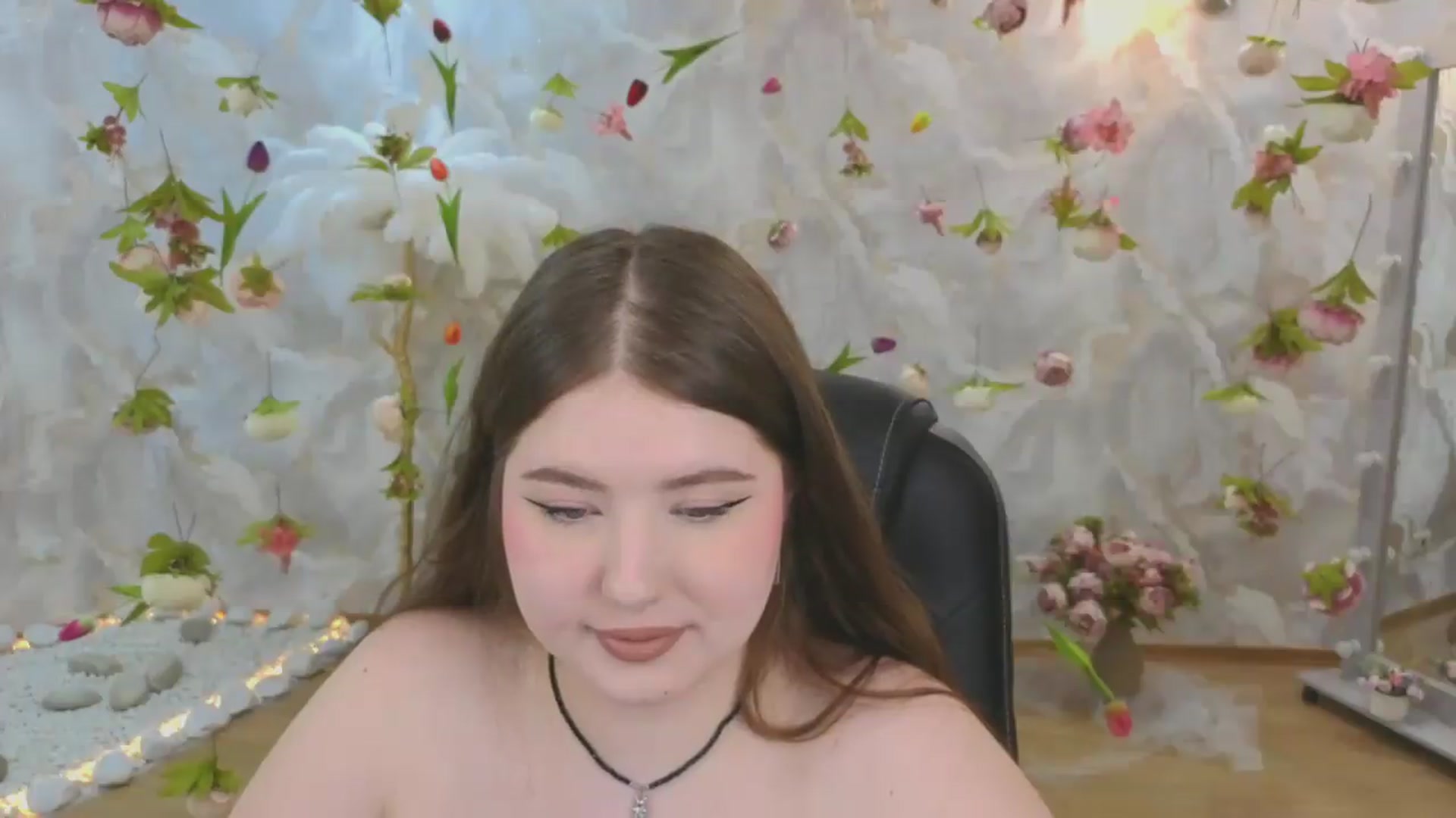 Gallery image thumbnail from EnigmaVeil's myfreecams stream on, 06/19/2026, 19:47 image 13 of 20