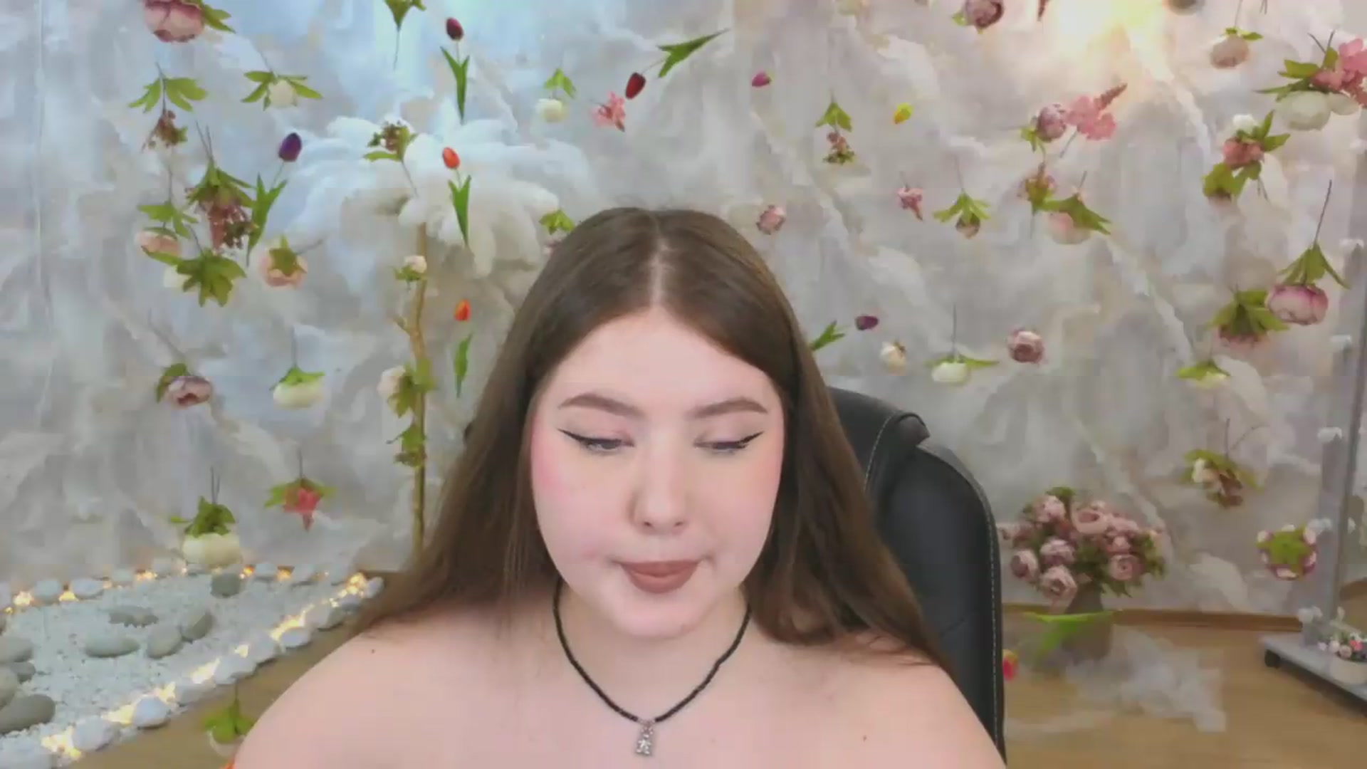 Gallery image thumbnail from EnigmaVeil's myfreecams stream on, 06/19/2026, 19:47 image 4 of 20