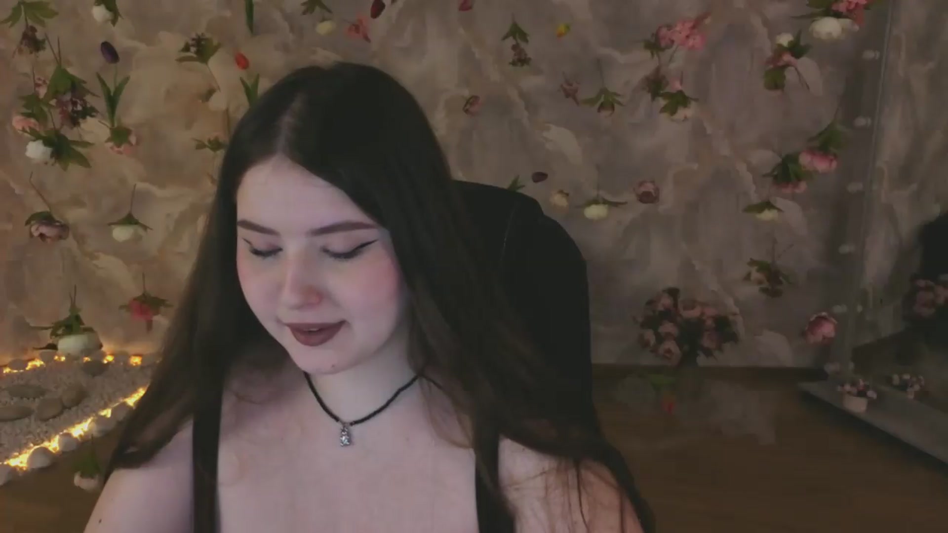 Gallery image thumbnail from EnigmaVeil's myfreecams stream on, 06/19/2026, 21:46 image 19 of 20