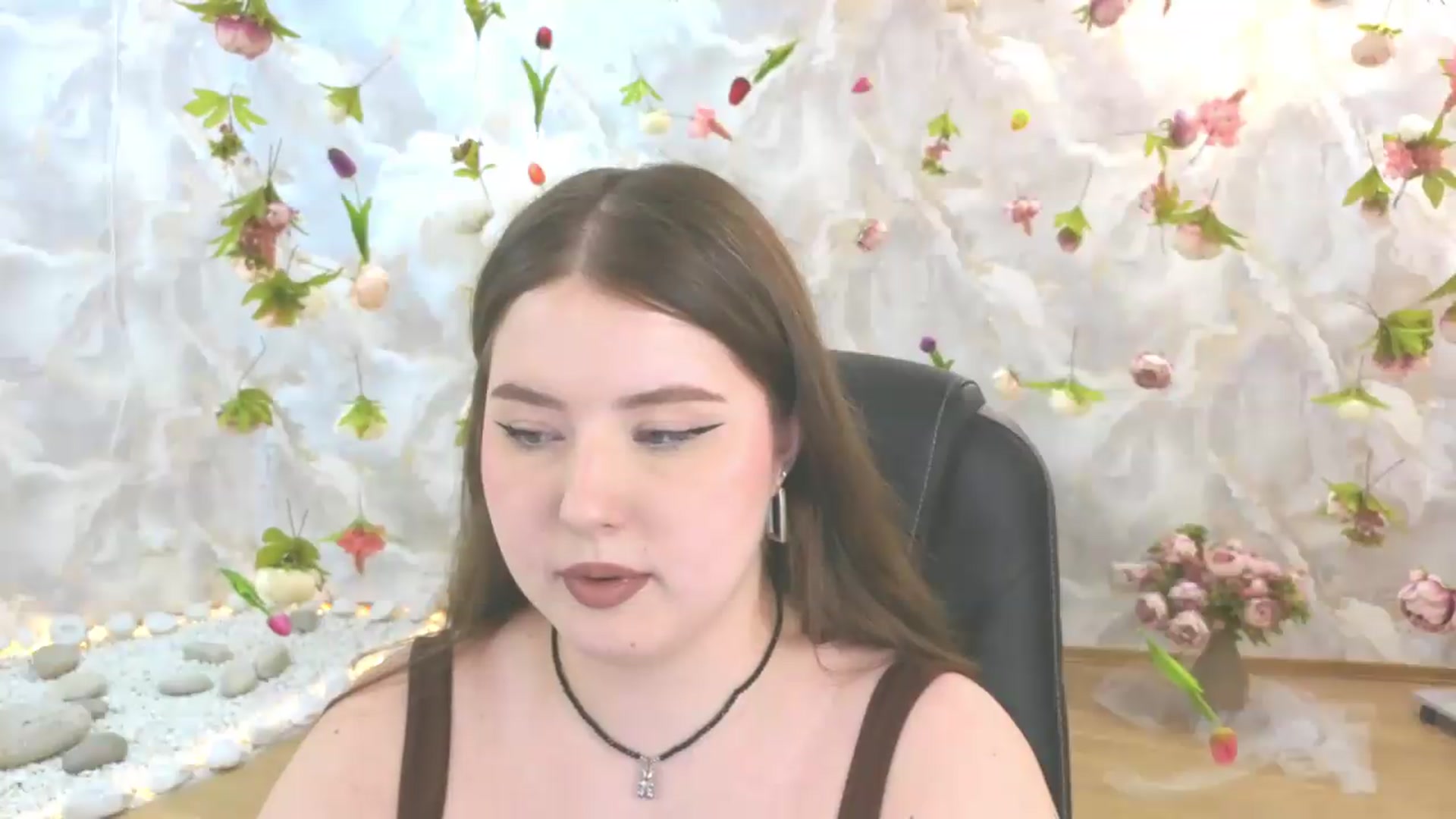 Gallery image thumbnail from EnigmaVeil's myfreecams stream on, 06/19/2026, 23:47 image 13 of 20