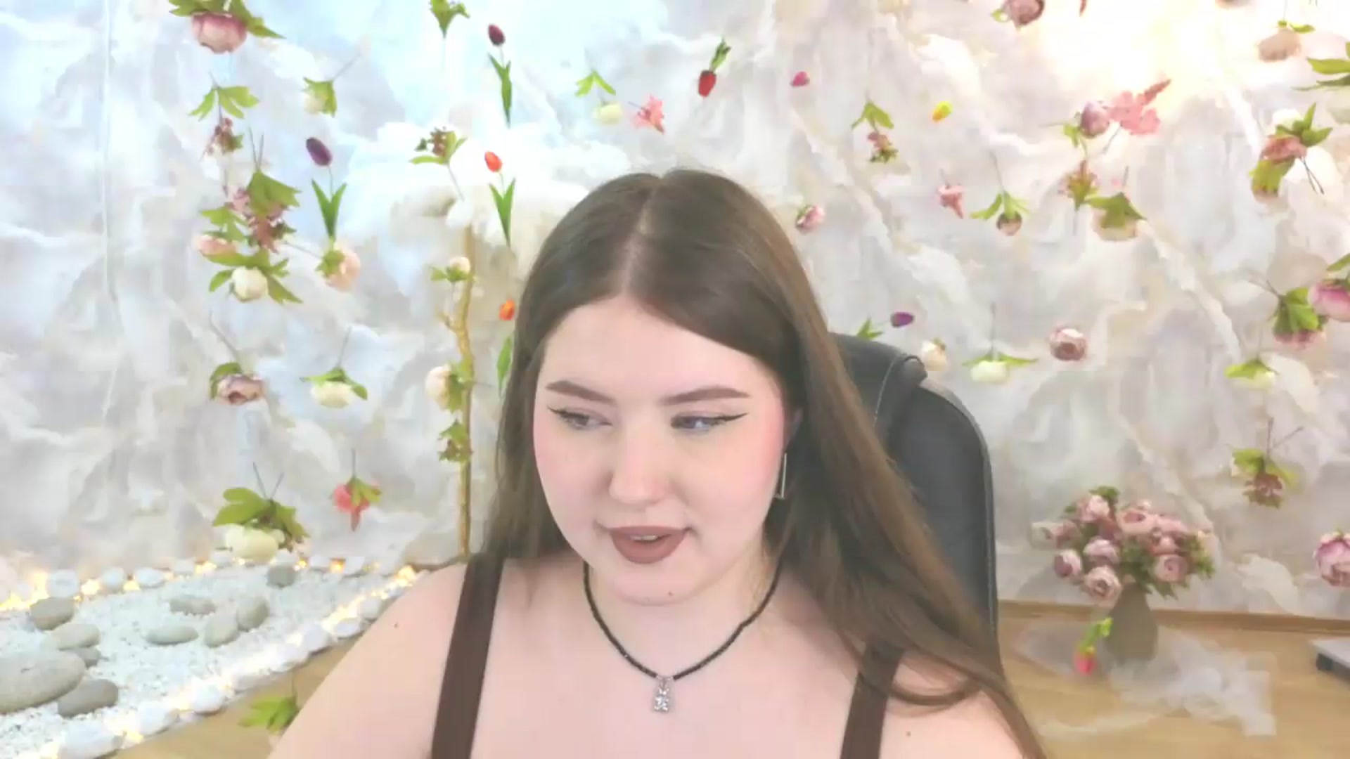 Gallery image thumbnail from EnigmaVeil's myfreecams stream on, 06/19/2026, 23:47 image 15 of 20