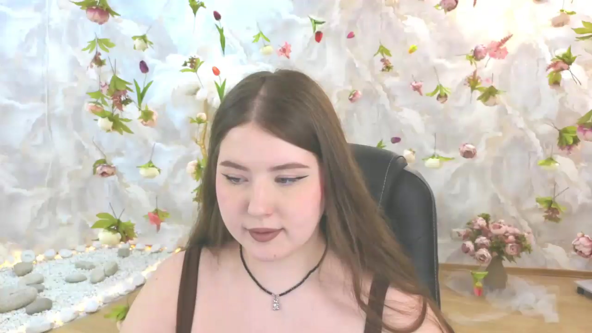 Gallery image thumbnail from EnigmaVeil's myfreecams stream on, 06/19/2026, 23:47 image 16 of 20