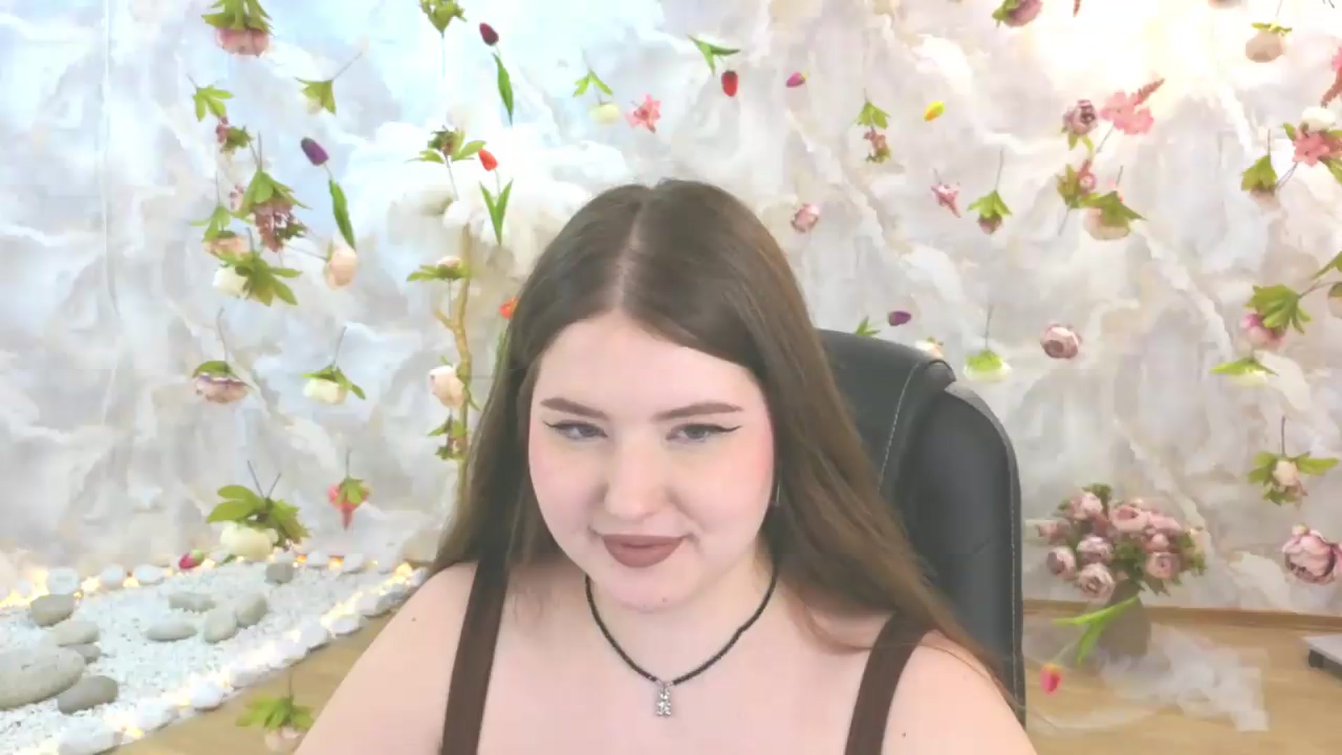 Gallery image thumbnail from EnigmaVeil's myfreecams stream on, 06/19/2026, 23:47 image 18 of 20