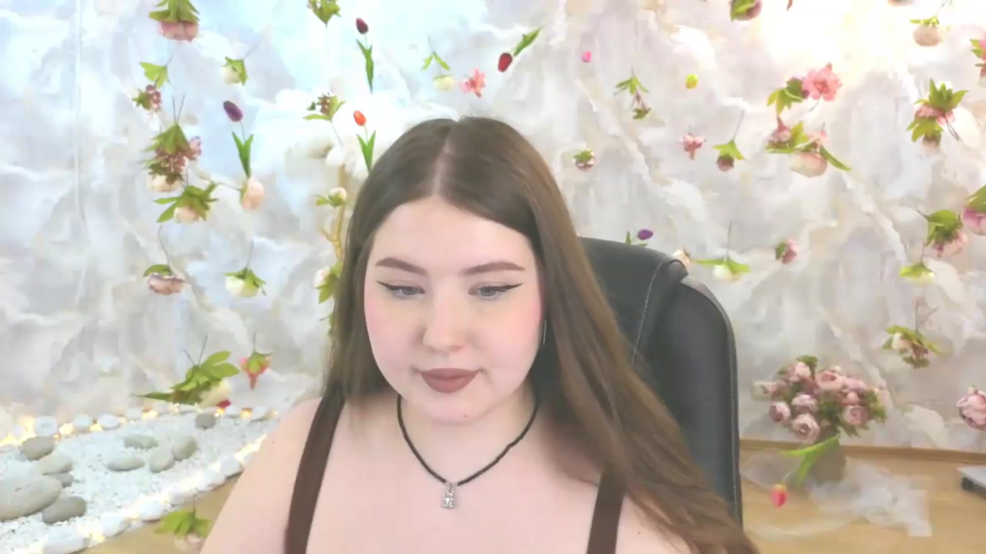 Gallery image thumbnail from EnigmaVeil's myfreecams stream on, 06/19/2026, 23:47 image 17 of 20