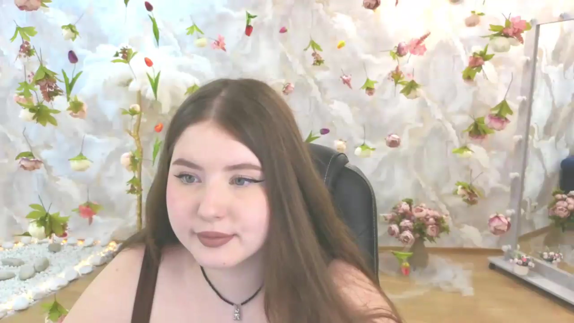 Gallery image thumbnail from EnigmaVeil's myfreecams stream on, 06/20/2026, 01:02 image 18 of 20