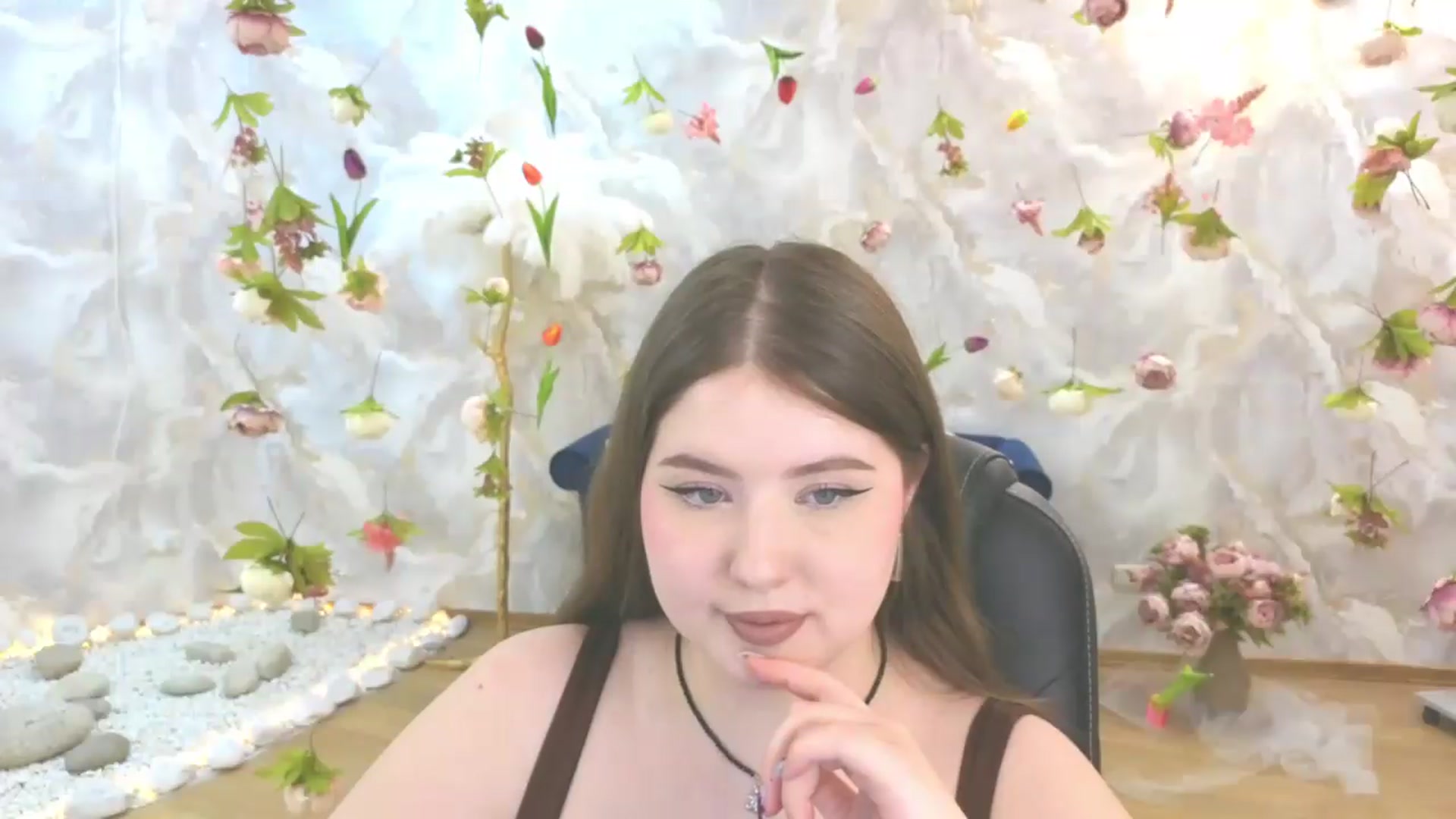 Gallery image thumbnail from EnigmaVeil's myfreecams stream on, 06/20/2026, 01:02 image 3 of 20