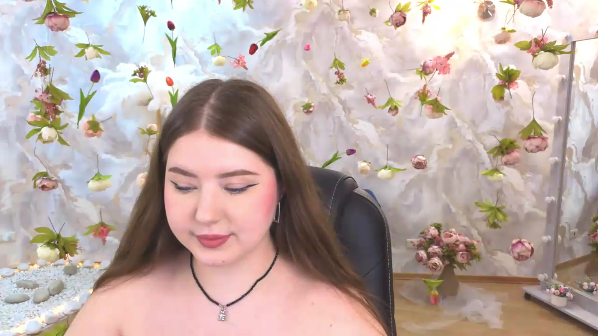 Gallery image thumbnail from EnigmaVeil's myfreecams stream on, 06/21/2026, 21:47 image 19 of 20