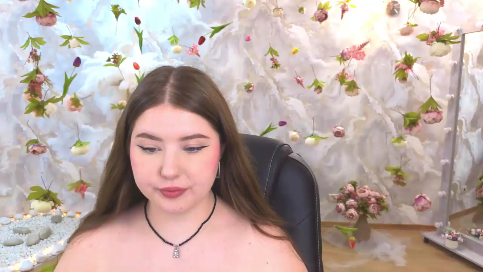 Gallery image thumbnail from EnigmaVeil's myfreecams stream on, 06/21/2026, 21:47 image 18 of 20