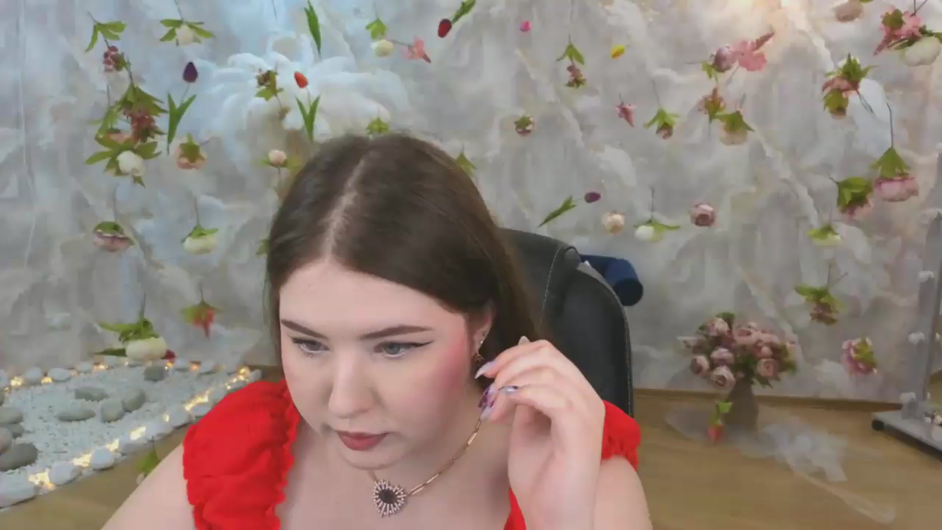 Gallery image thumbnail from EnigmaVeil's myfreecams stream on, 06/24/2026, 05:48 image 2 of 20