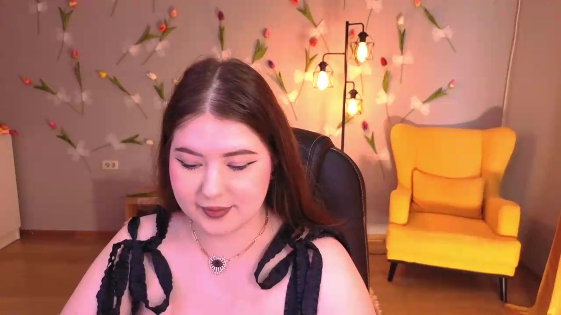 Gallery image thumbnail from EnigmaVeil's myfreecams stream on, 06/25/2026, 04:50 image 2 of 20