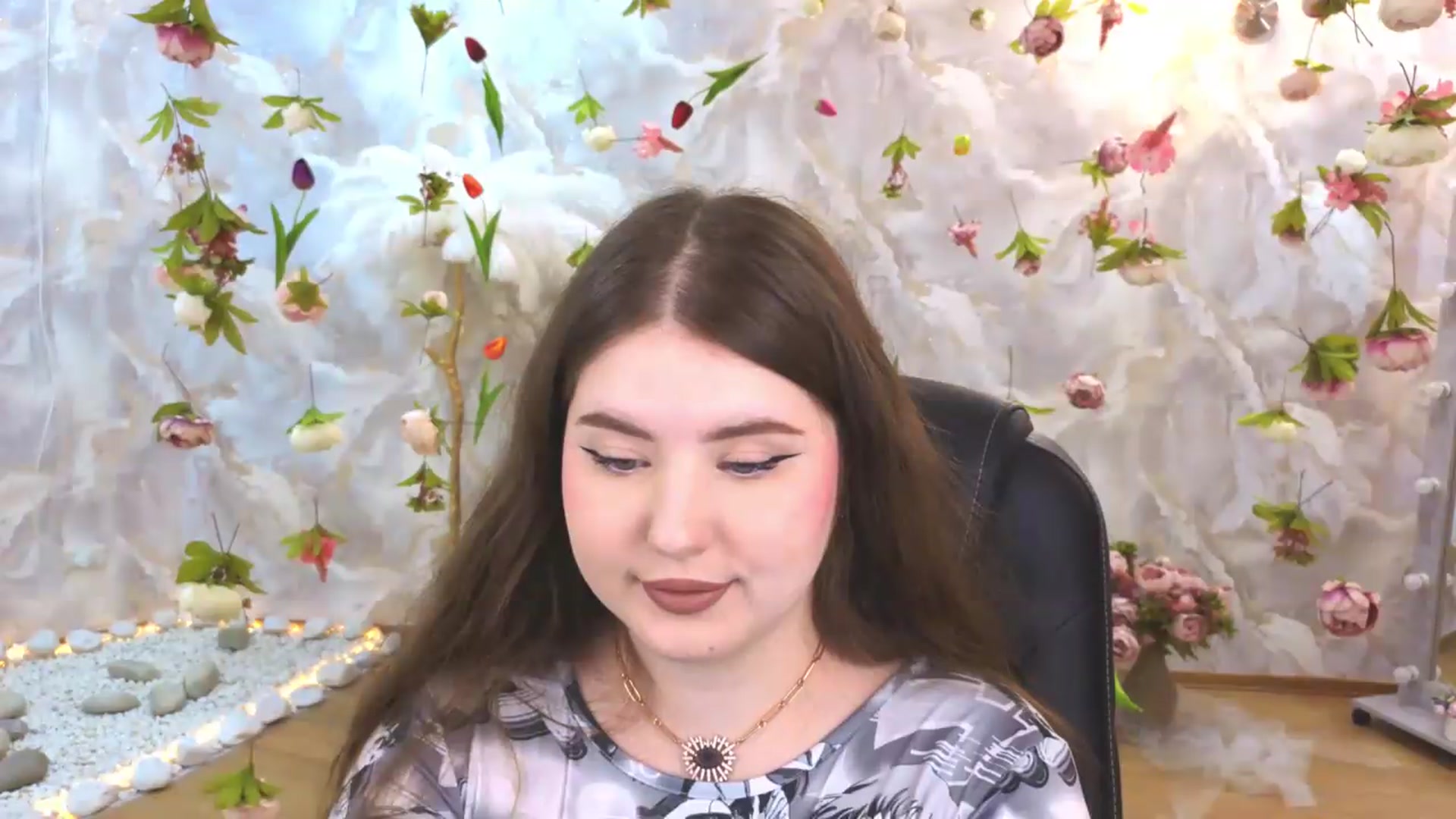 Gallery image thumbnail from EnigmaVeil's myfreecams stream on, 06/27/2026, 23:47 image 18 of 20
