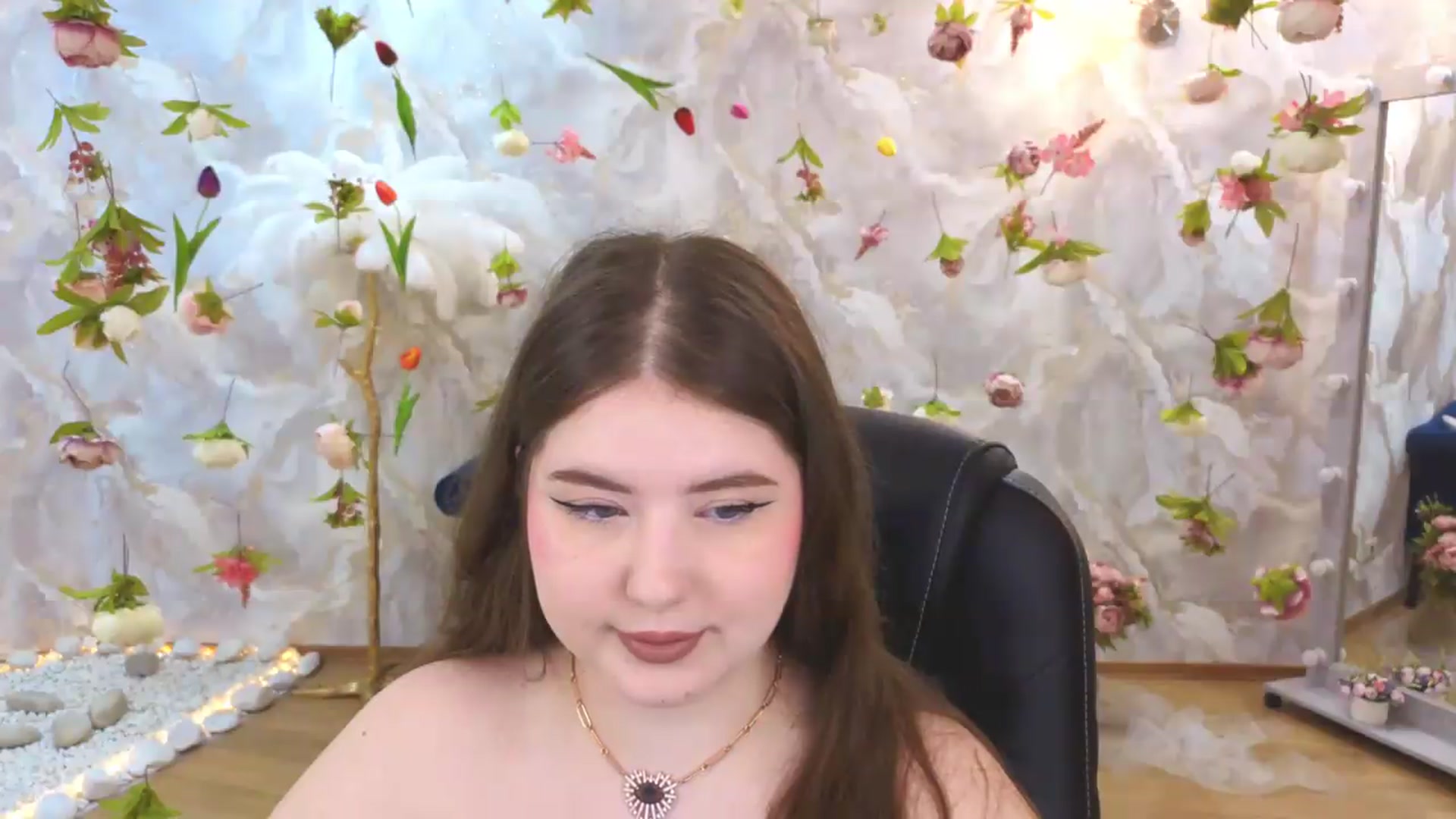 Gallery image thumbnail from EnigmaVeil's myfreecams stream on, 06/29/2026, 21:47 image 17 of 20