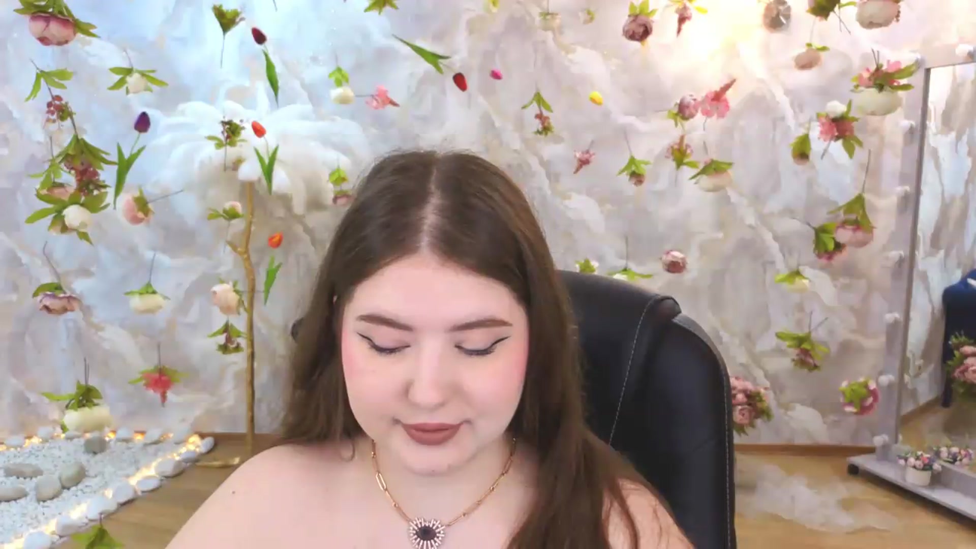 Gallery image thumbnail from EnigmaVeil's myfreecams stream on, 06/29/2026, 21:47 image 15 of 20