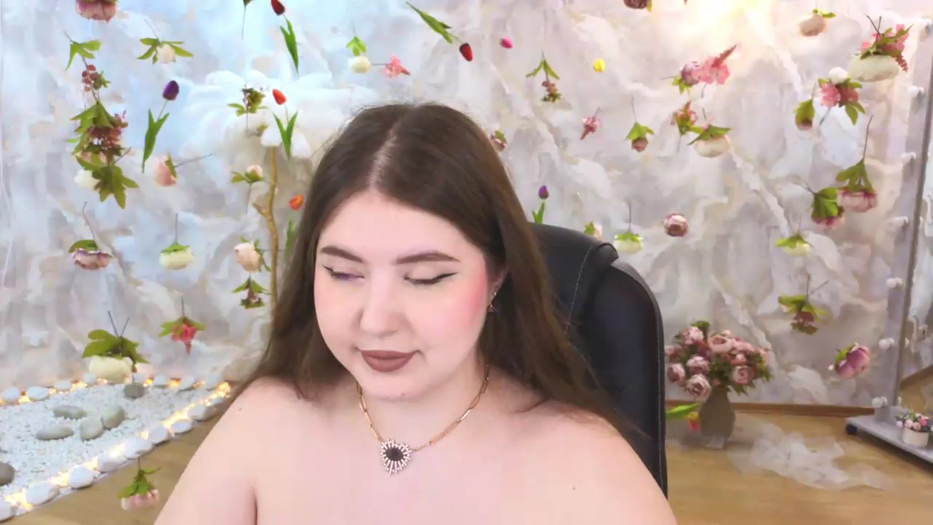 Gallery image thumbnail from EnigmaVeil's myfreecams stream on, 06/29/2026, 23:33 image 19 of 20