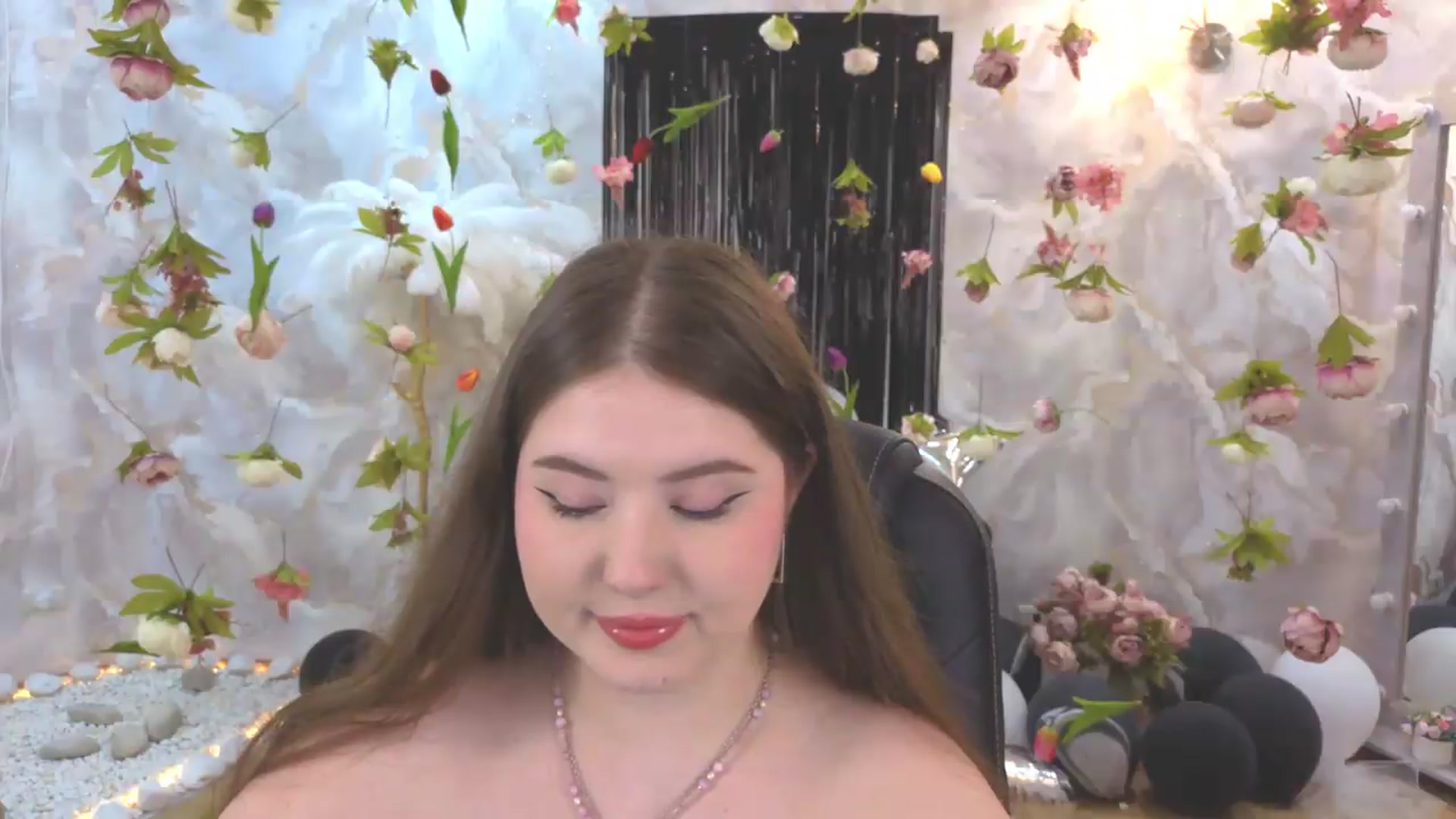 Gallery image thumbnail from EnigmaVeil's myfreecams stream on, 07/16/2026, 02:57 image 11 of 20