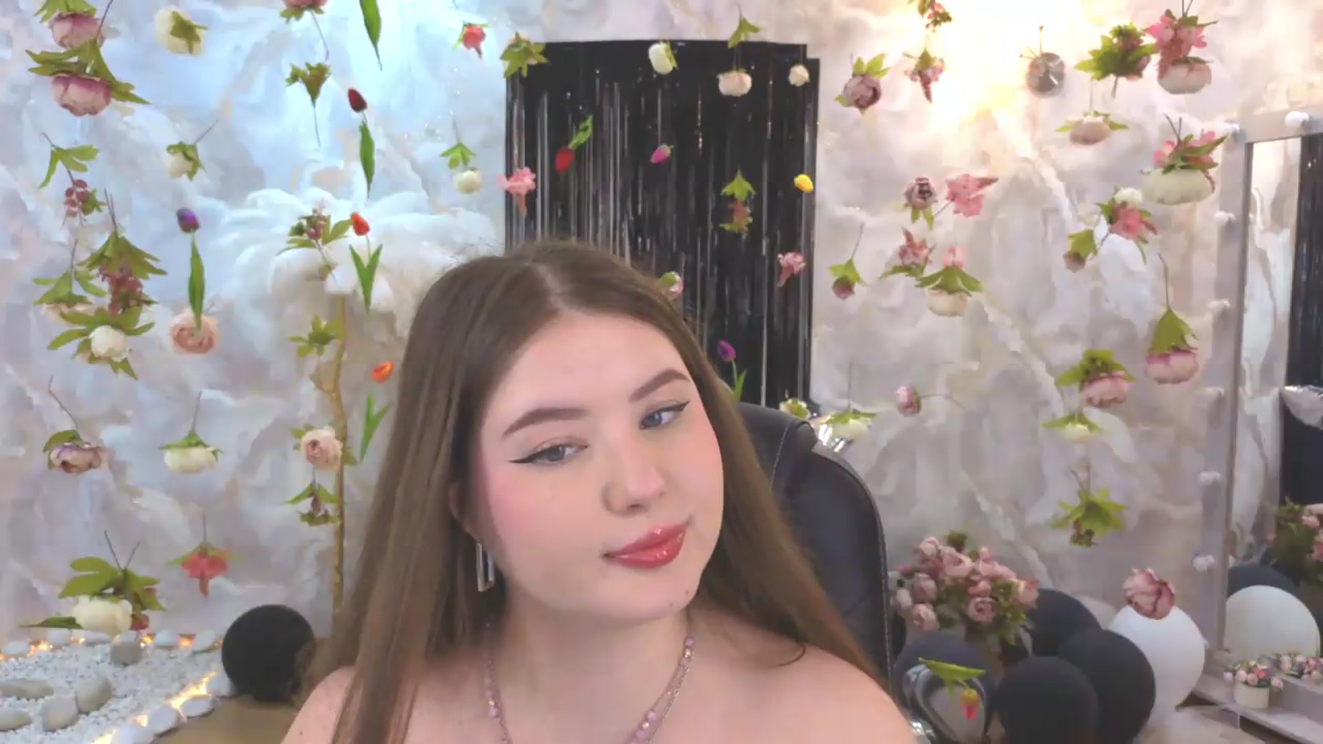 Gallery image thumbnail from EnigmaVeil's myfreecams stream on, 07/16/2026, 02:57 image 17 of 20
