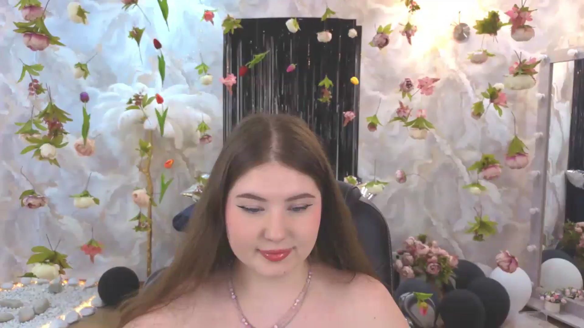 Gallery image thumbnail from EnigmaVeil's myfreecams stream on, 07/16/2026, 02:57 image 16 of 20