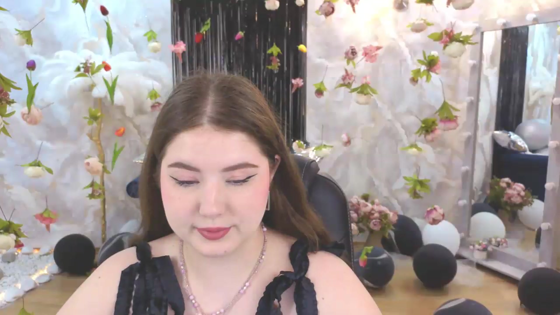 Gallery image thumbnail from EnigmaVeil's myfreecams stream on, 07/16/2026, 18:42 image 16 of 20