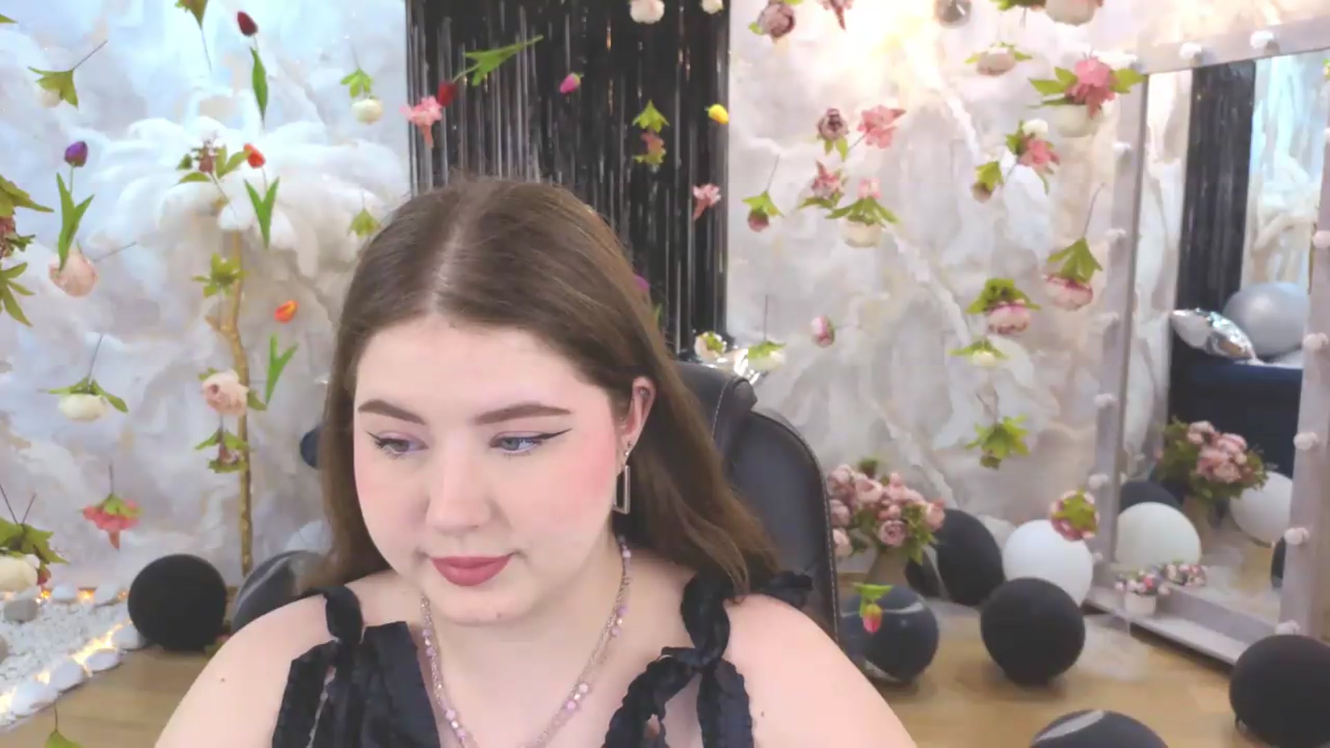 Gallery image thumbnail from EnigmaVeil's myfreecams stream on, 07/16/2026, 18:42 image 12 of 20