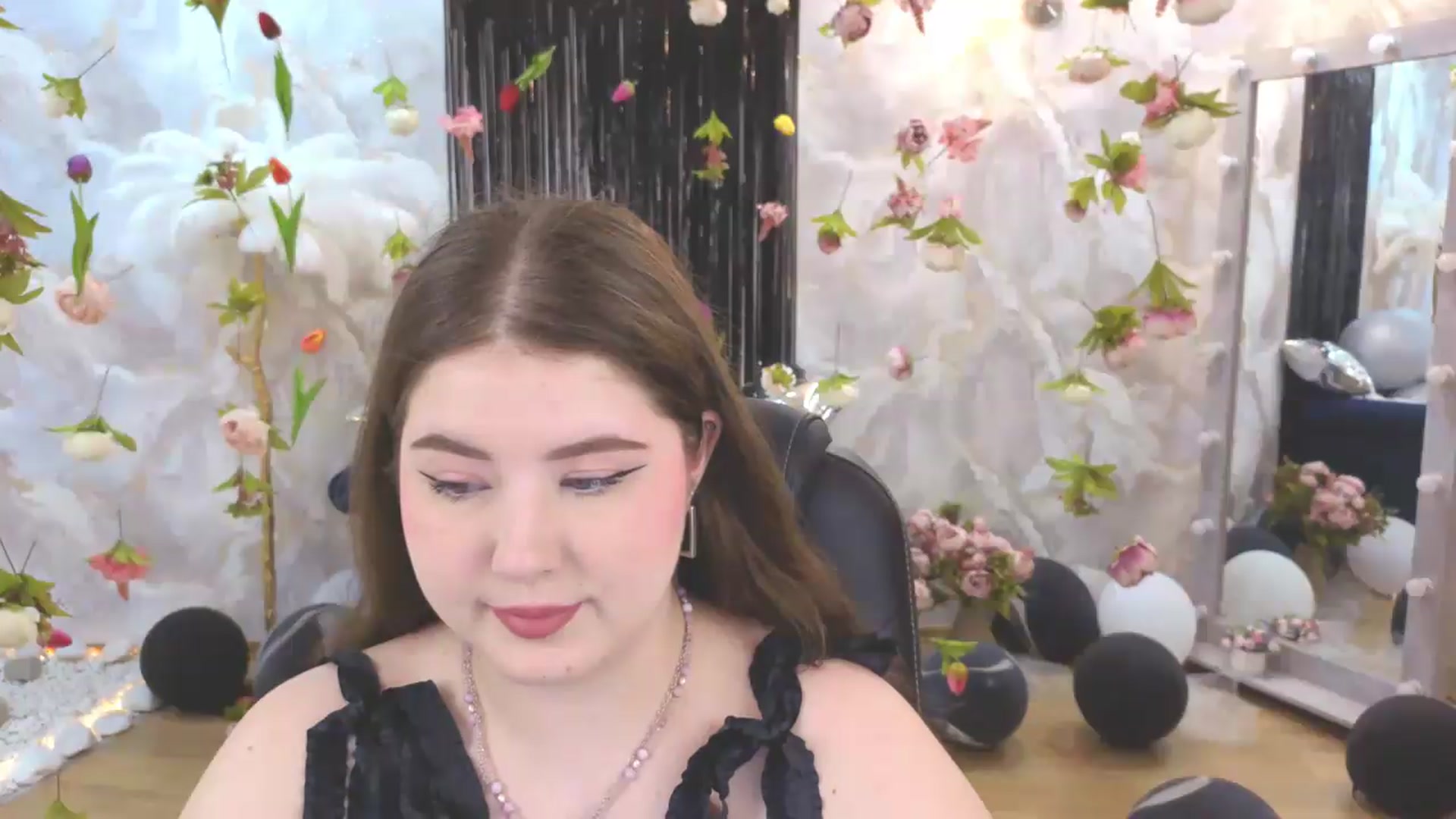 Gallery image thumbnail from EnigmaVeil's myfreecams stream on, 07/16/2026, 18:42 image 17 of 20