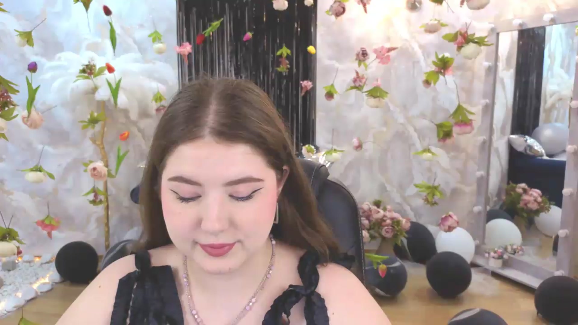 Gallery image thumbnail from EnigmaVeil's myfreecams stream on, 07/16/2026, 18:42 image 18 of 20