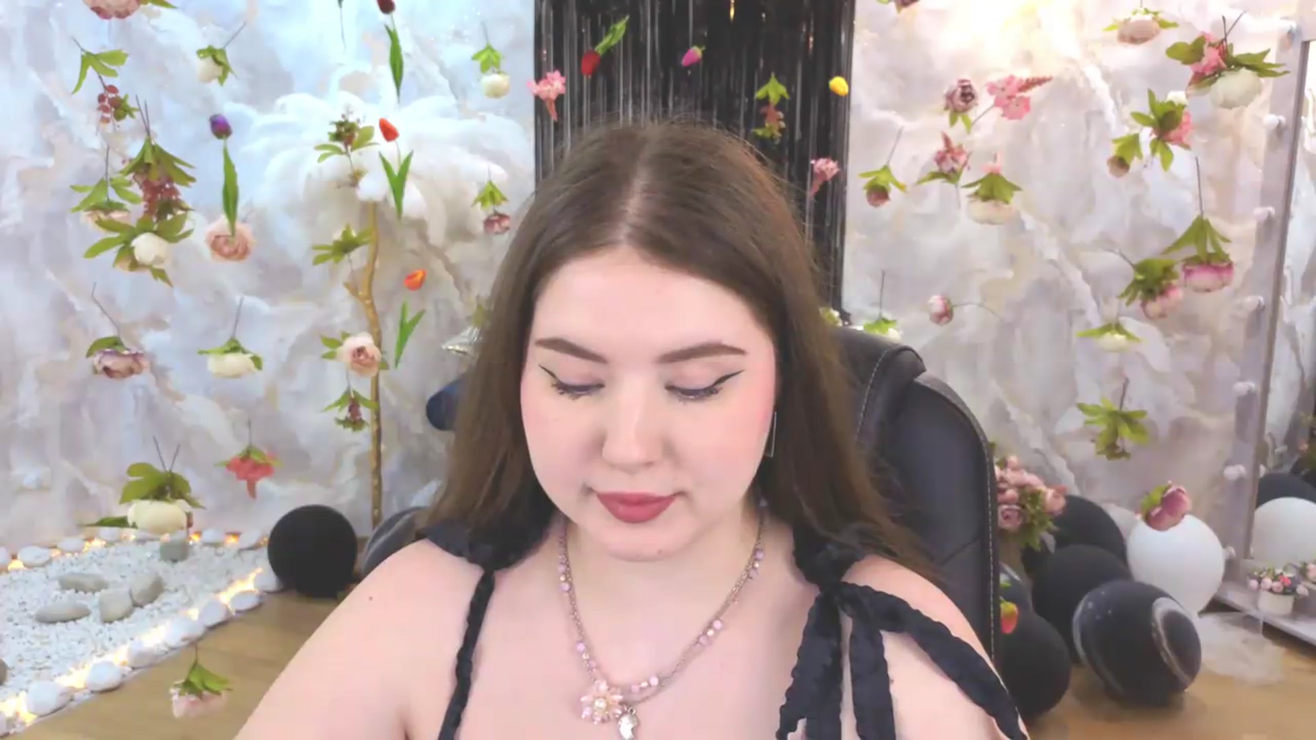 Gallery image thumbnail from EnigmaVeil's myfreecams stream on, 07/16/2026, 21:38 image 19 of 20