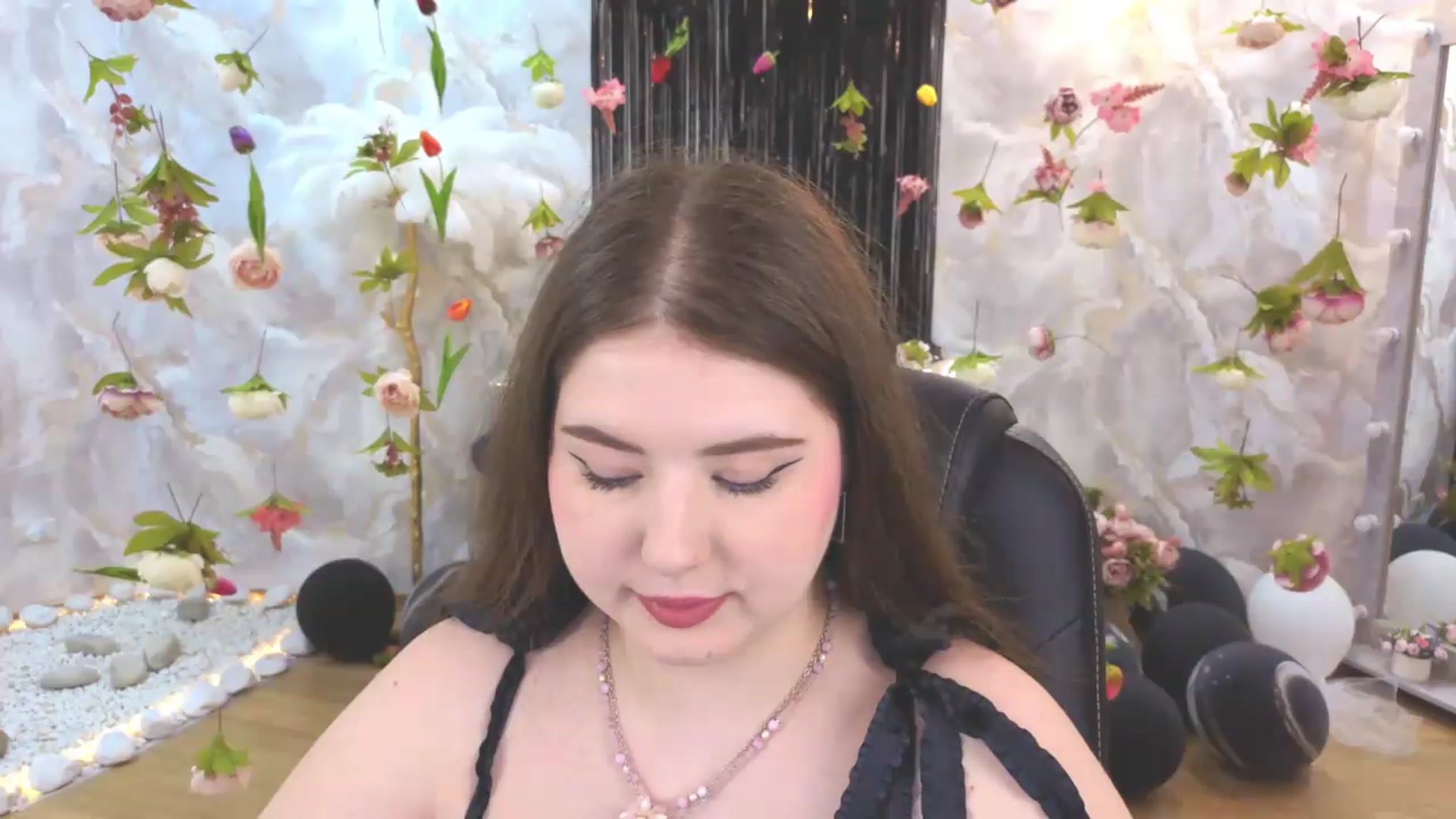 Gallery image thumbnail from EnigmaVeil's myfreecams stream on, 07/16/2026, 21:38 image 20 of 20