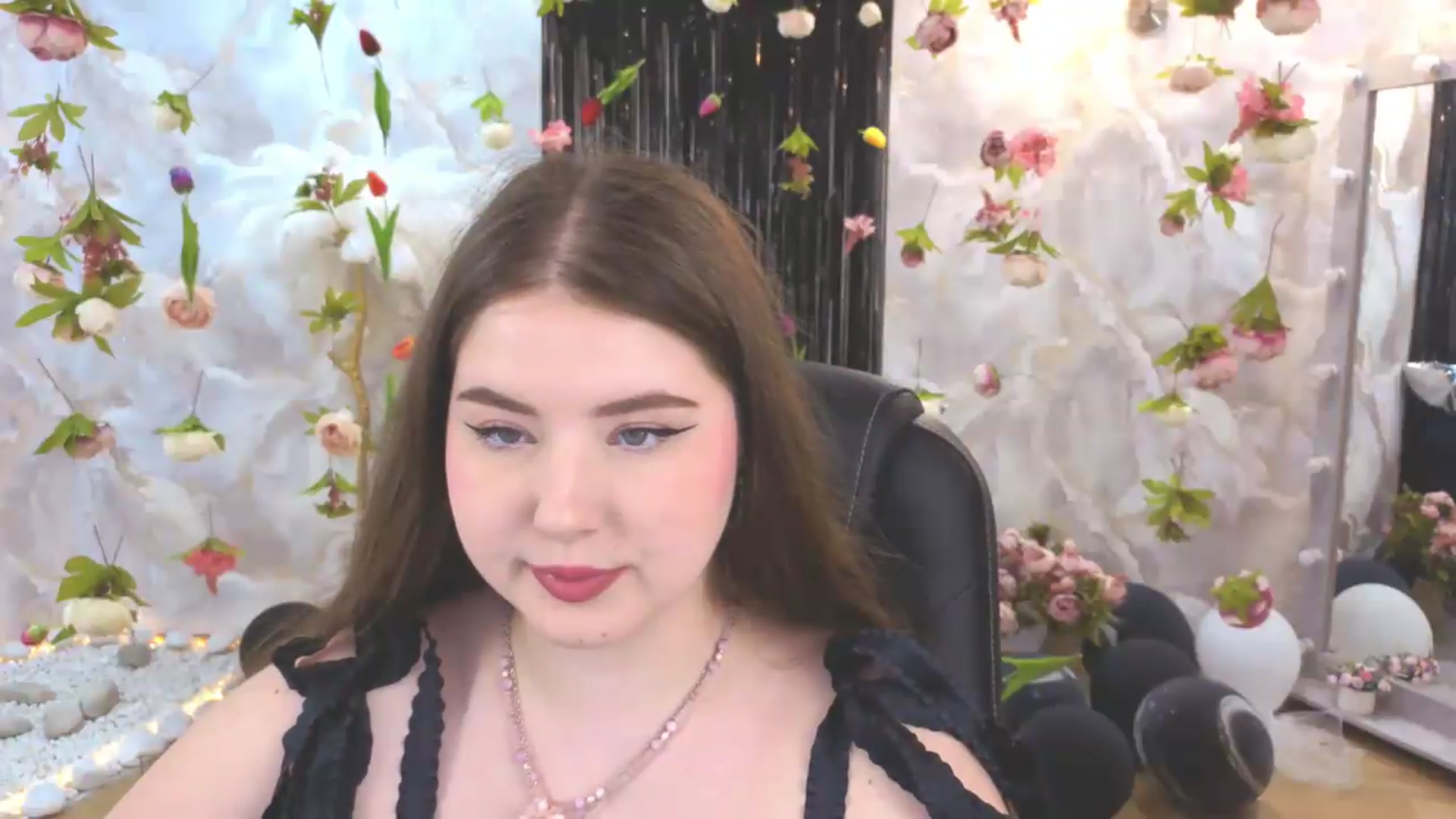 Gallery image thumbnail from EnigmaVeil's myfreecams stream on, 07/16/2026, 21:38 image 14 of 20