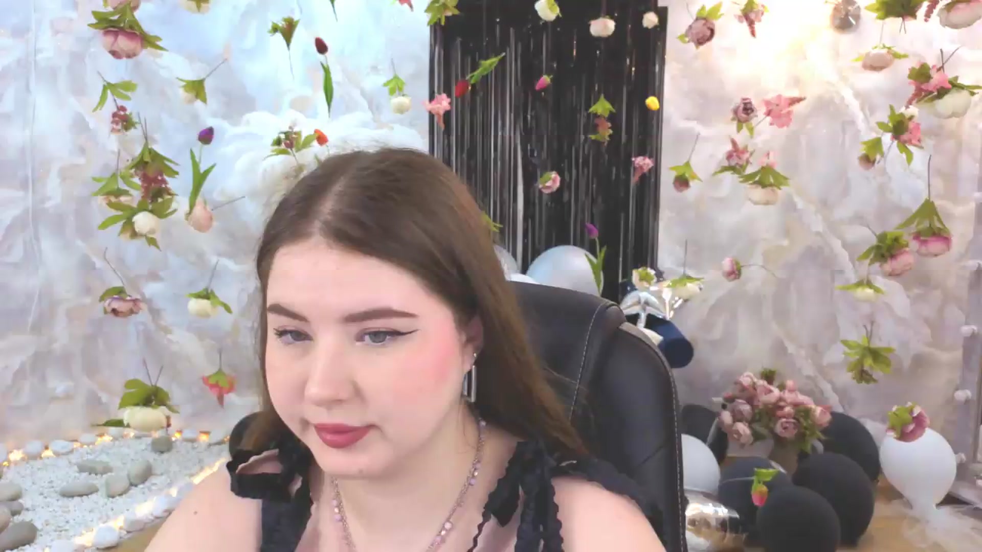 Gallery image thumbnail from EnigmaVeil's myfreecams stream on, 07/16/2026, 21:38 image 2 of 20