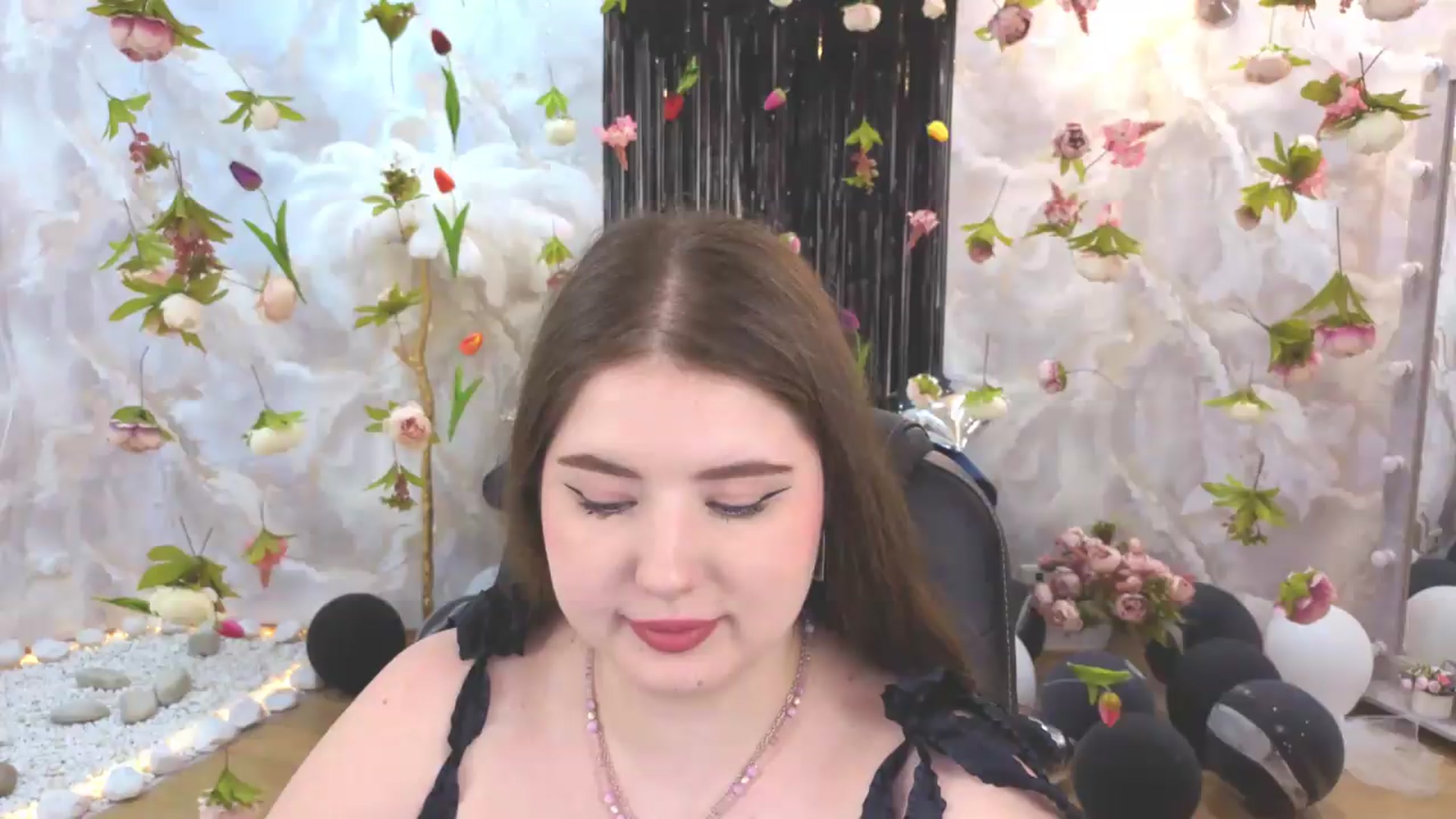Gallery image thumbnail from EnigmaVeil's myfreecams stream on, 07/16/2026, 23:04 image 18 of 20
