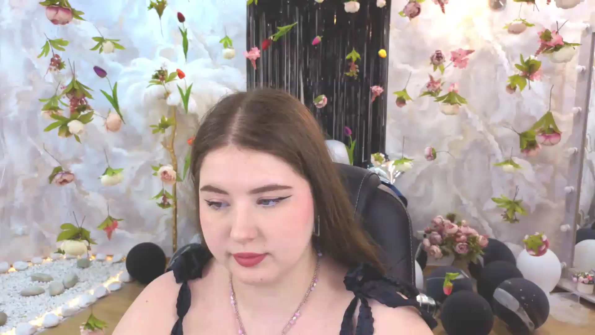 Gallery image thumbnail from EnigmaVeil's myfreecams stream on, 07/16/2026, 23:04 image 9 of 20