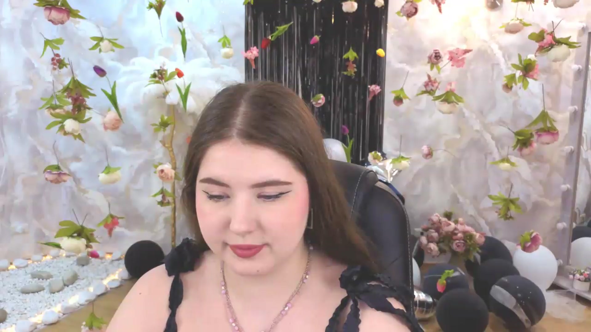 Gallery image thumbnail from EnigmaVeil's myfreecams stream on, 07/16/2026, 23:04 image 15 of 20