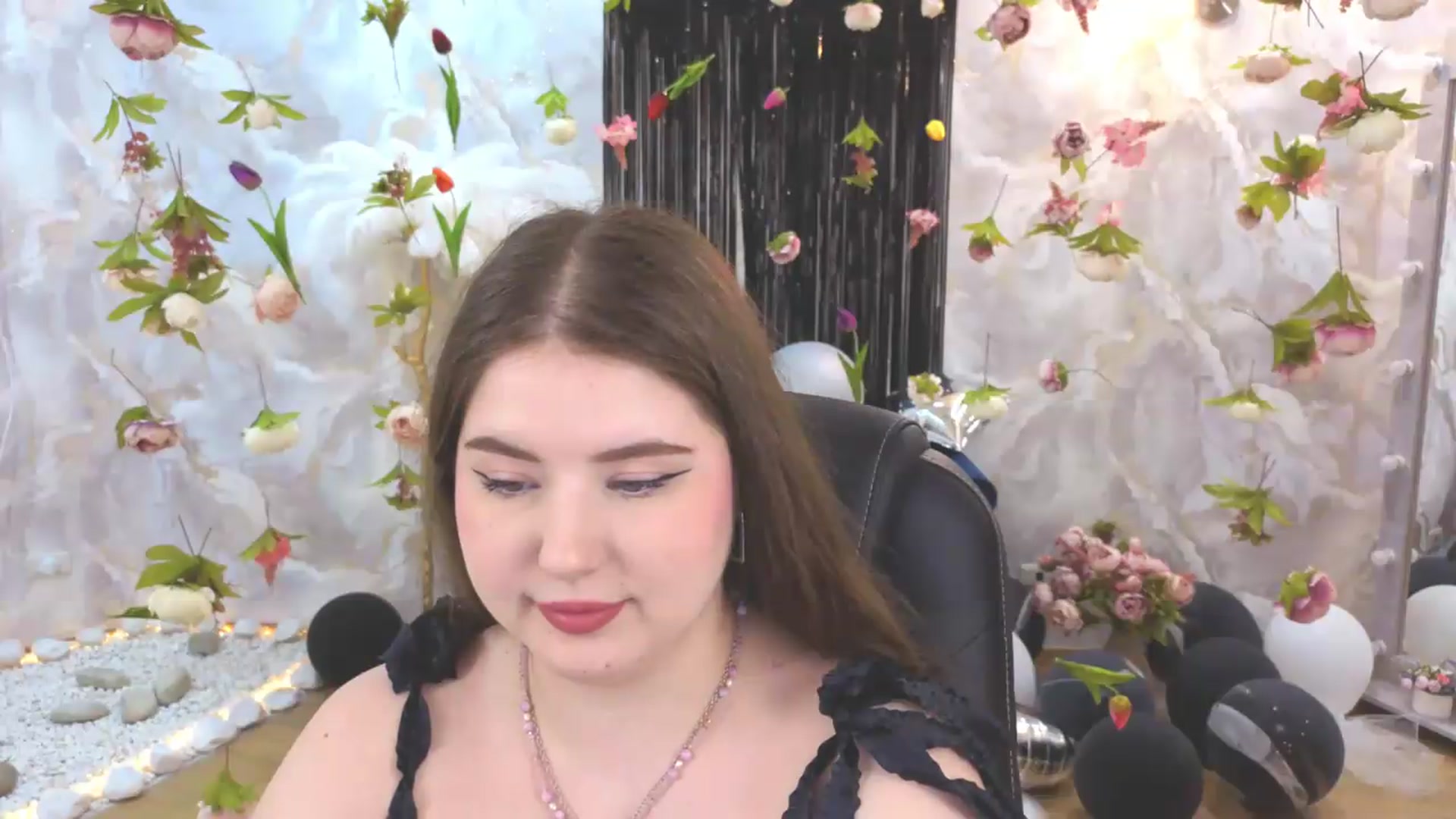 Gallery image thumbnail from EnigmaVeil's myfreecams stream on, 07/16/2026, 23:04 image 19 of 20