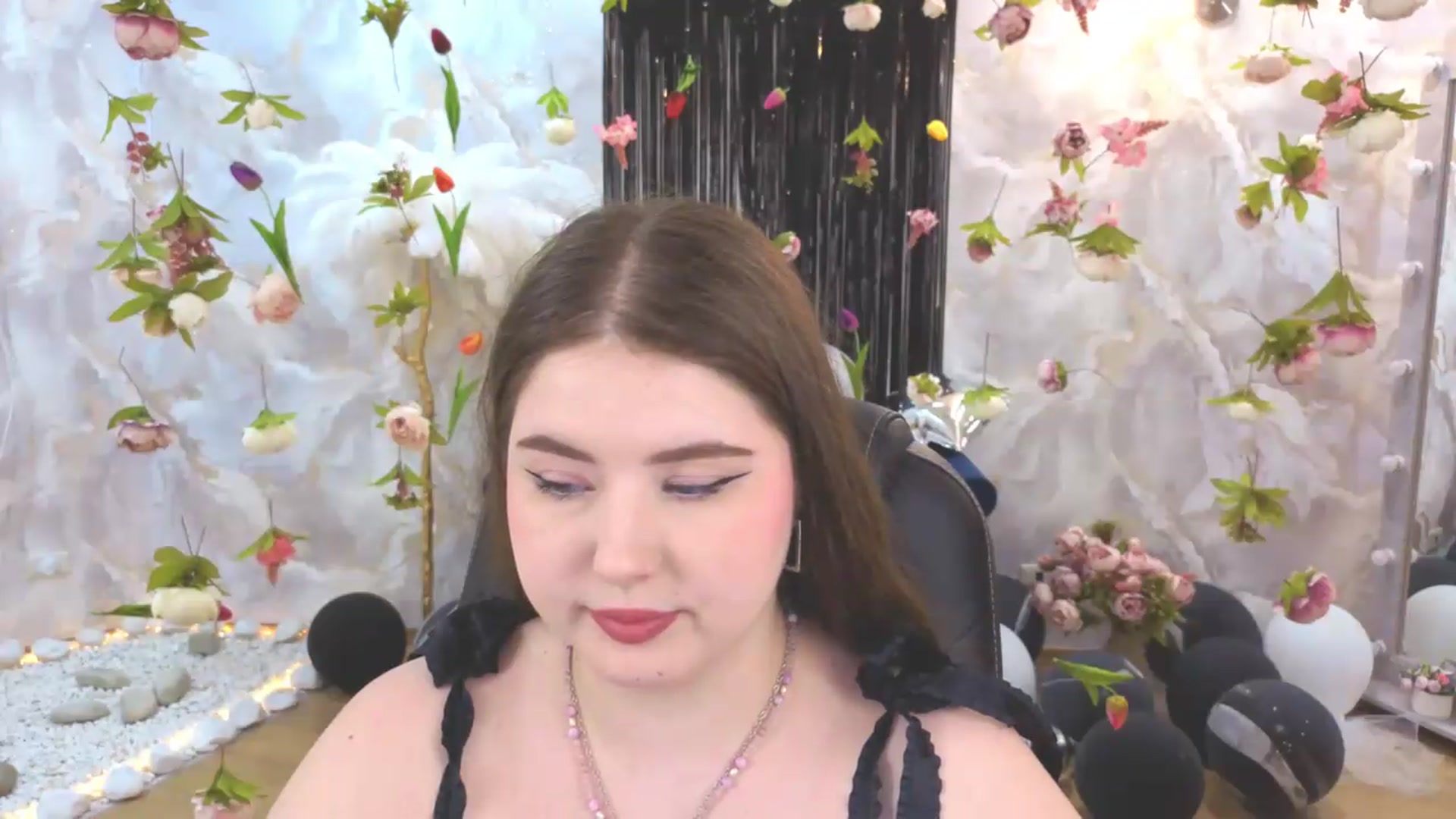 Gallery image thumbnail from EnigmaVeil's myfreecams stream on, 07/16/2026, 23:04 image 6 of 20